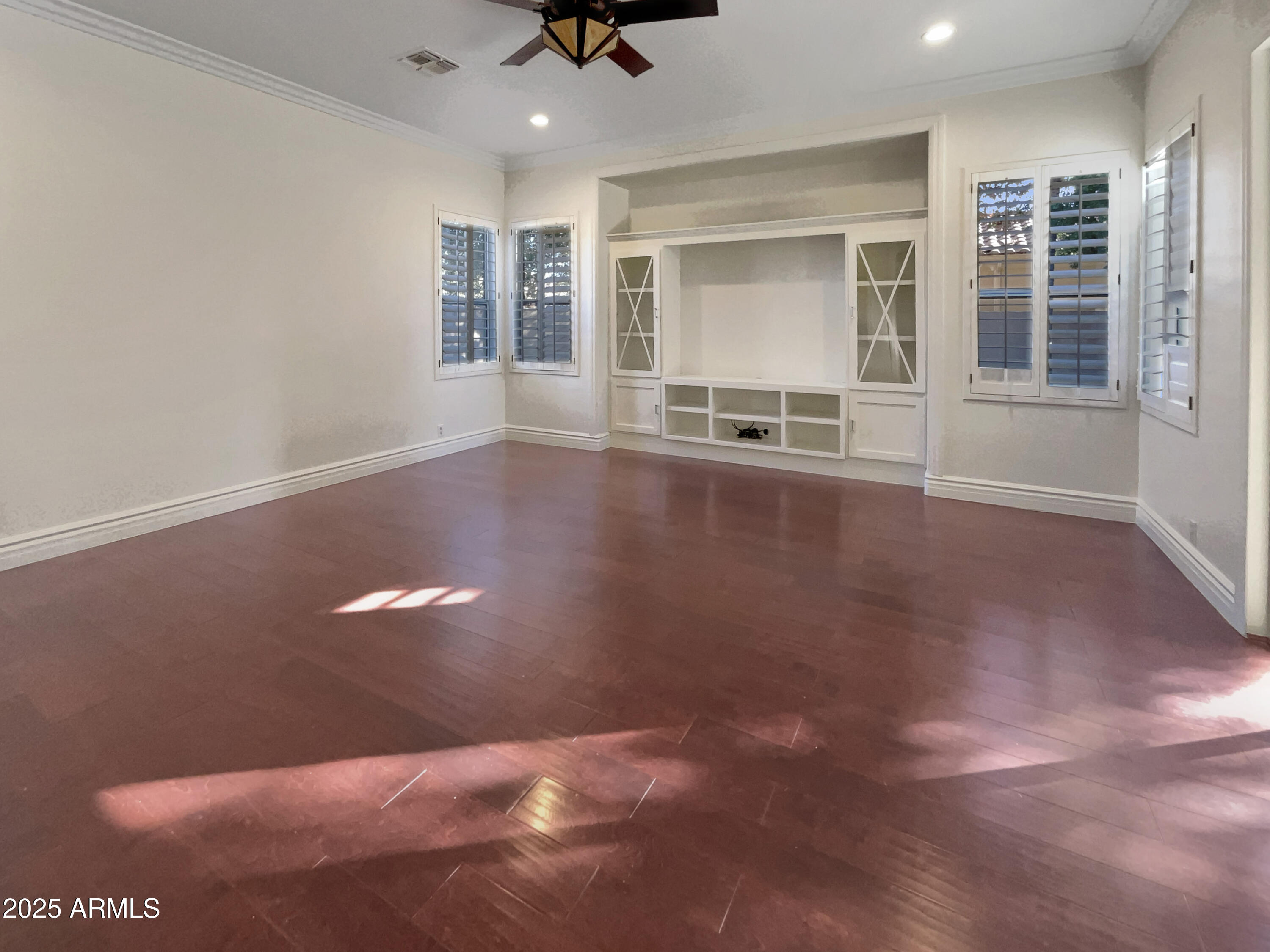 741 N Tower Place Property Photo 3