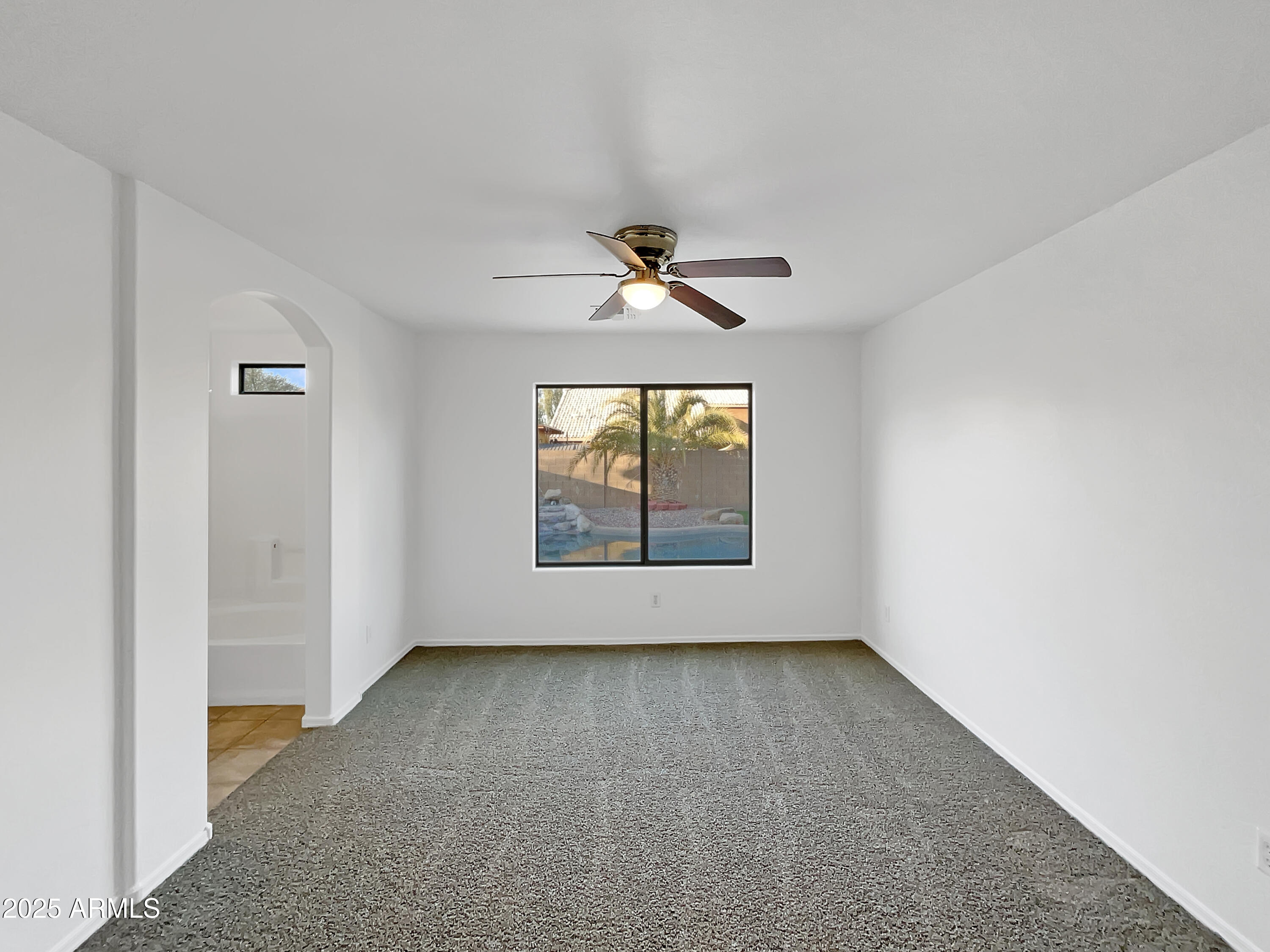1642 W La Salle Street Property Photo 6