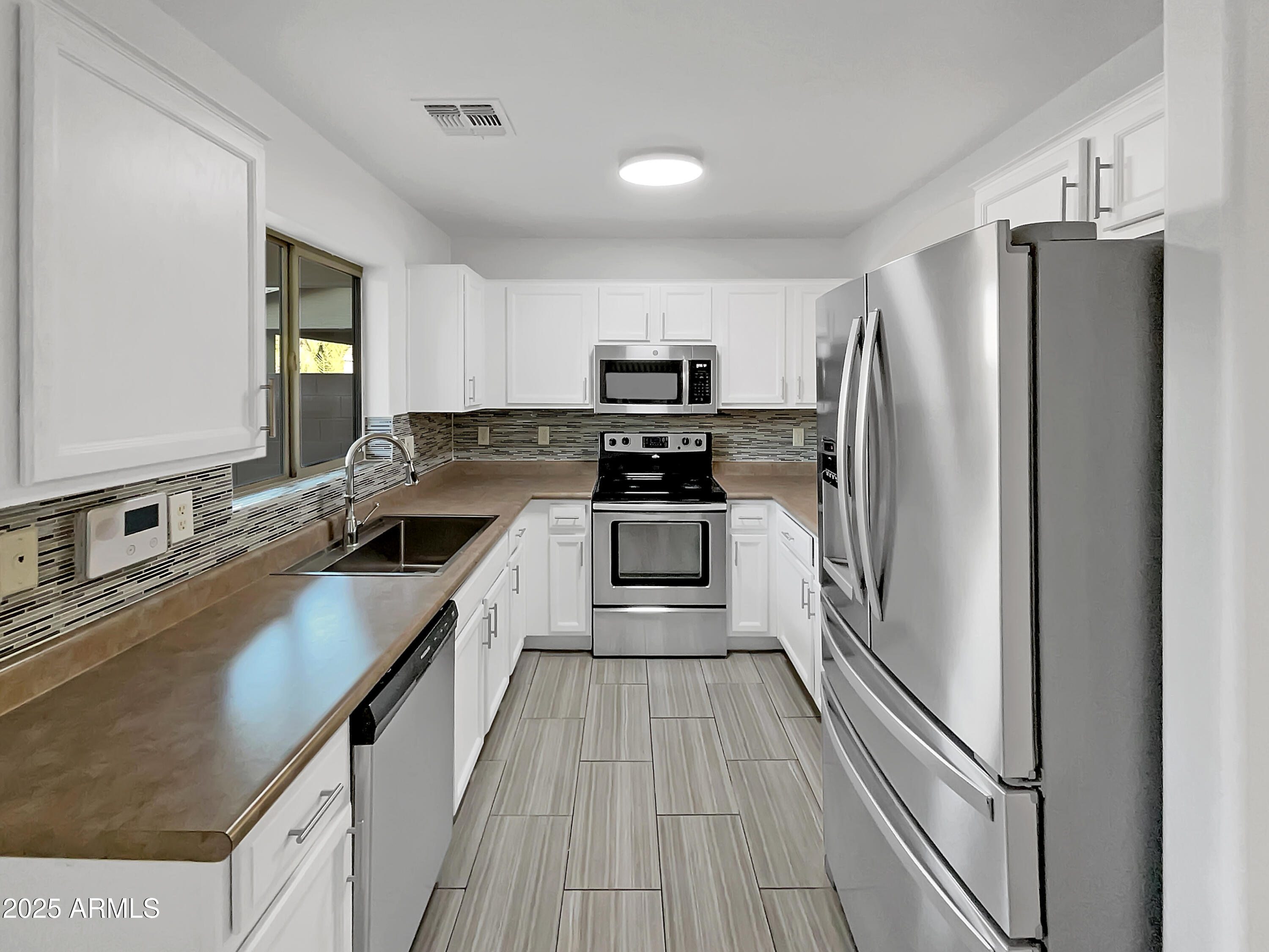 1642 W La Salle Street Property Photo 7