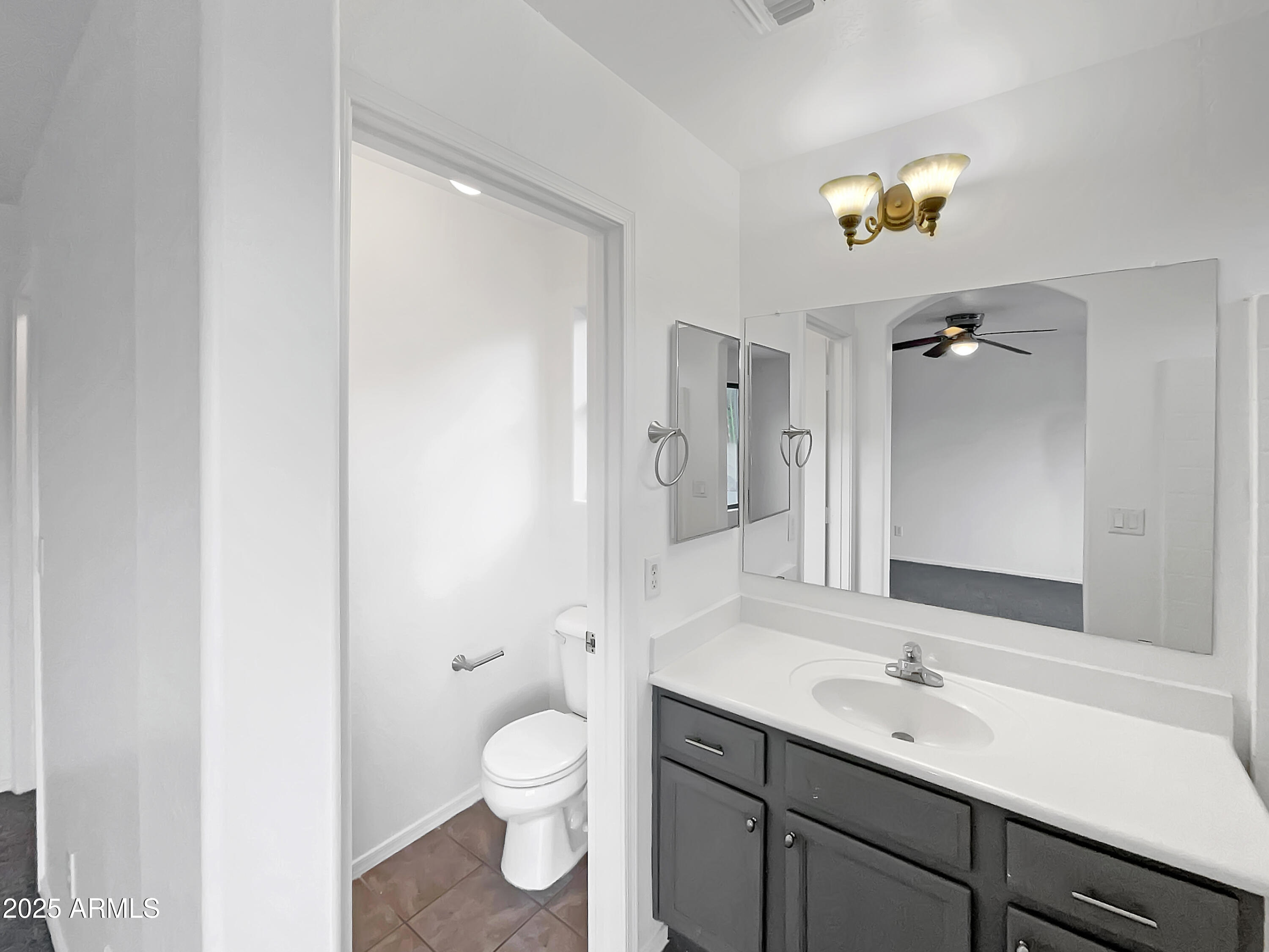 1642 W La Salle Street Property Photo 11