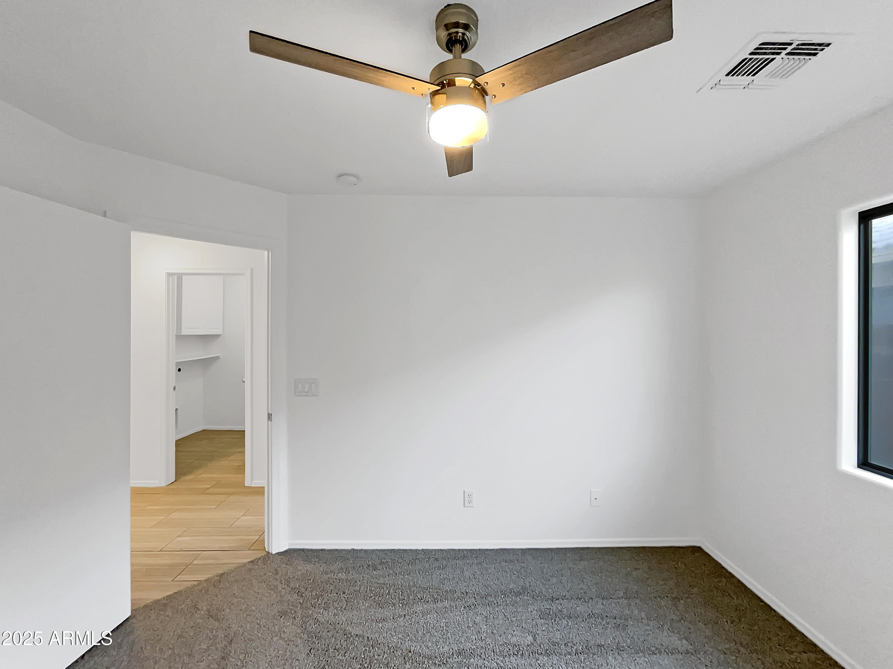 1642 W La Salle Street Property Photo 14