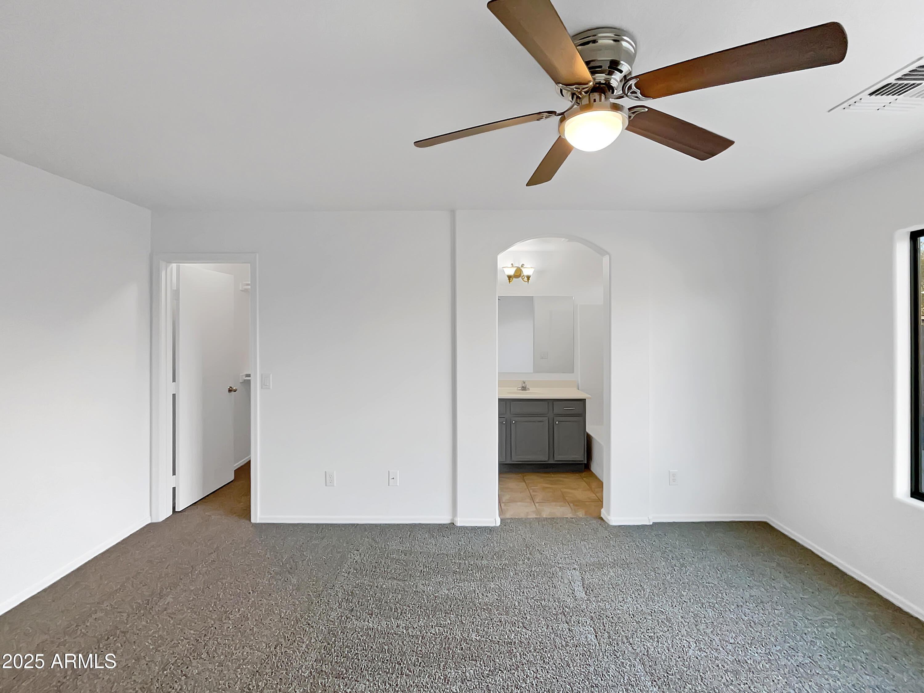 1642 W La Salle Street Property Photo 18