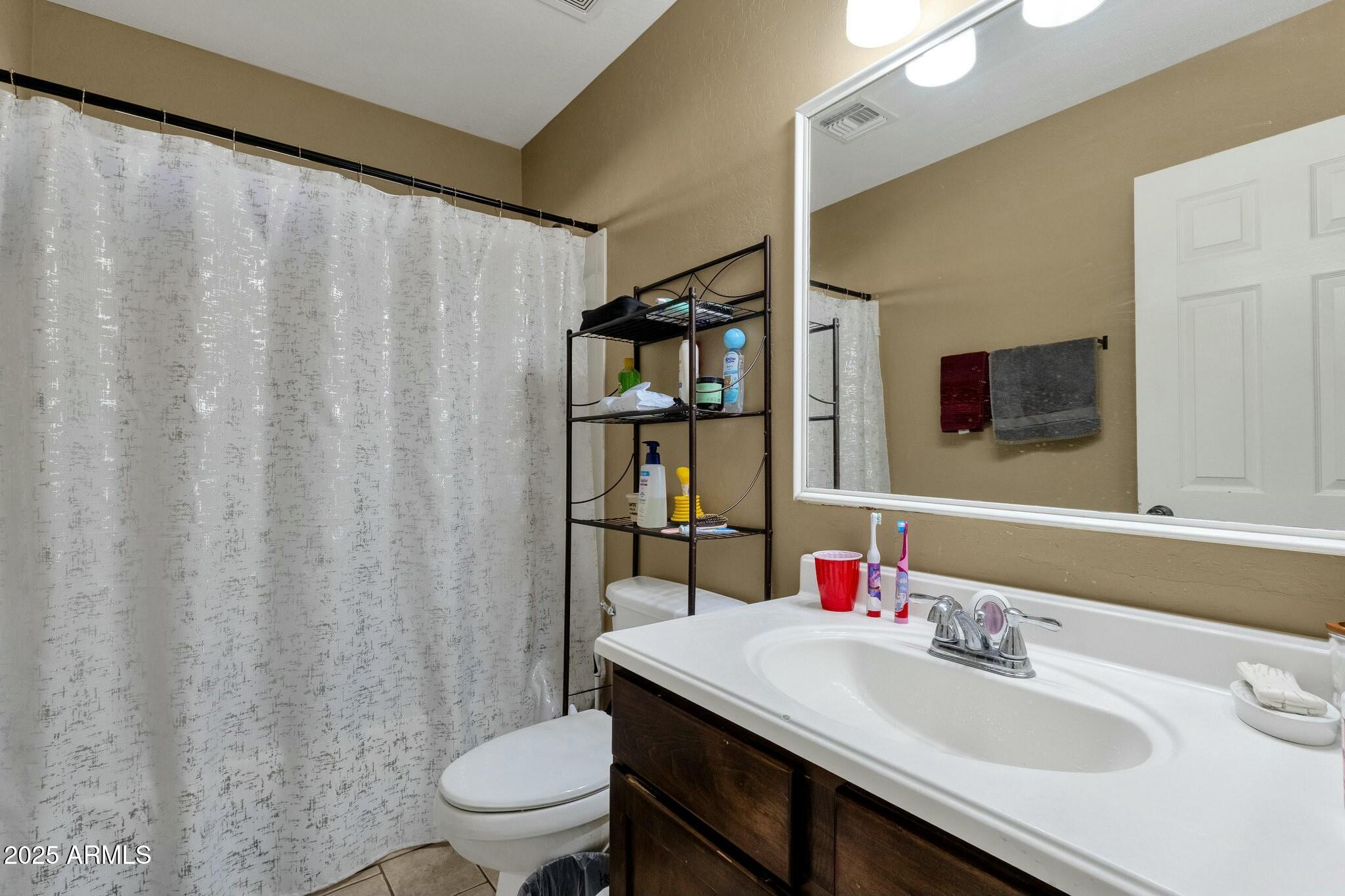 8219 W Globe Avenue Property Photo 14