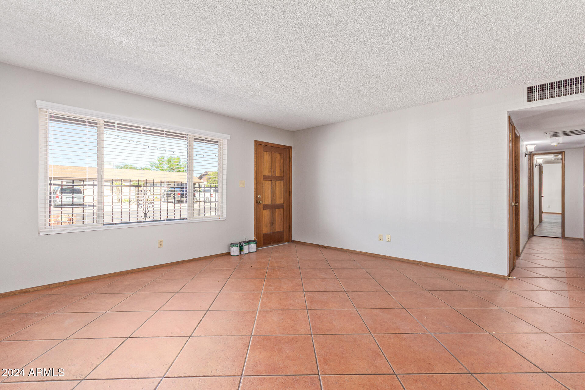 2407 W Laurel Lane Property Photo 6
