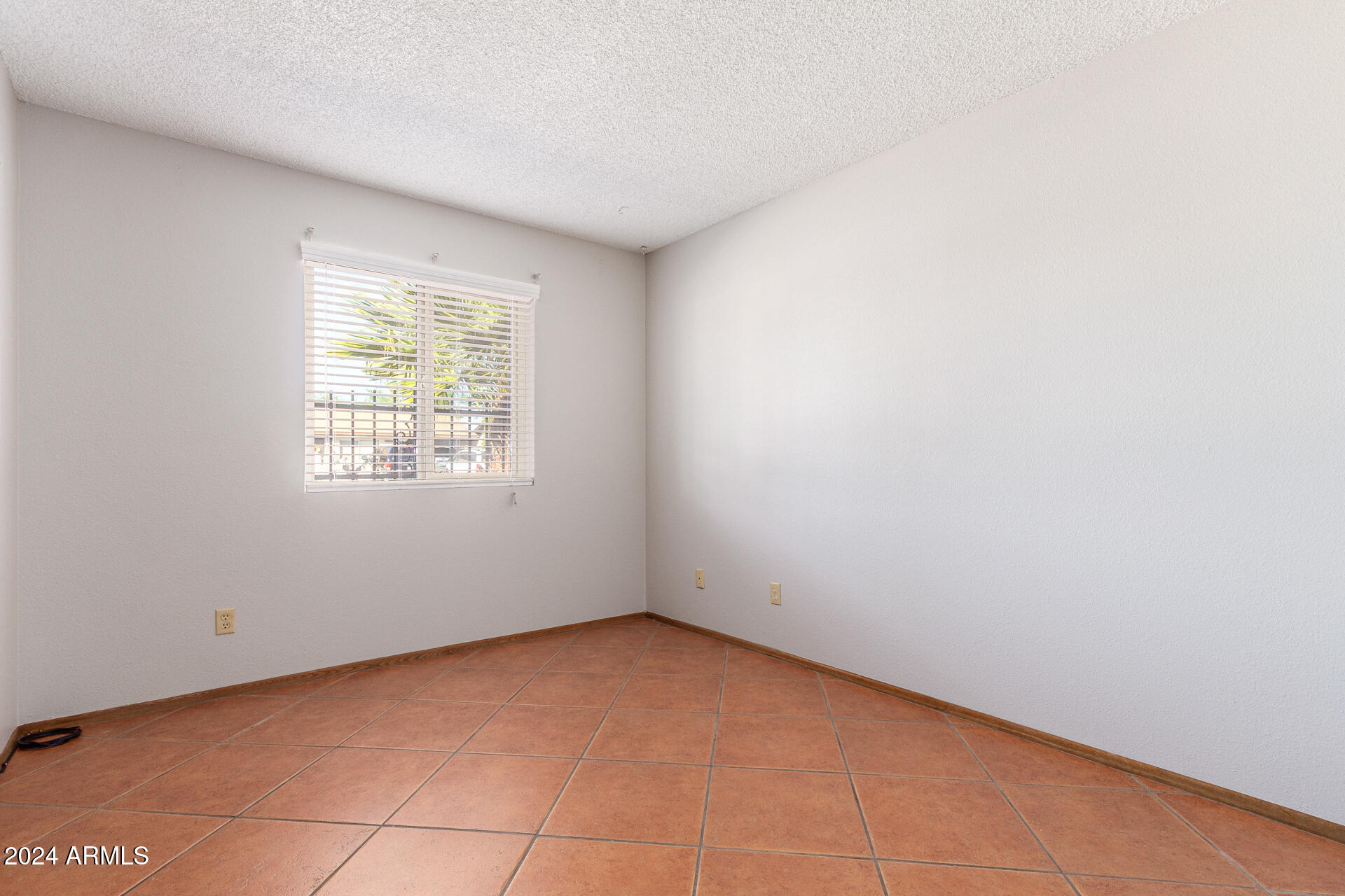 2407 W Laurel Lane Property Photo 22