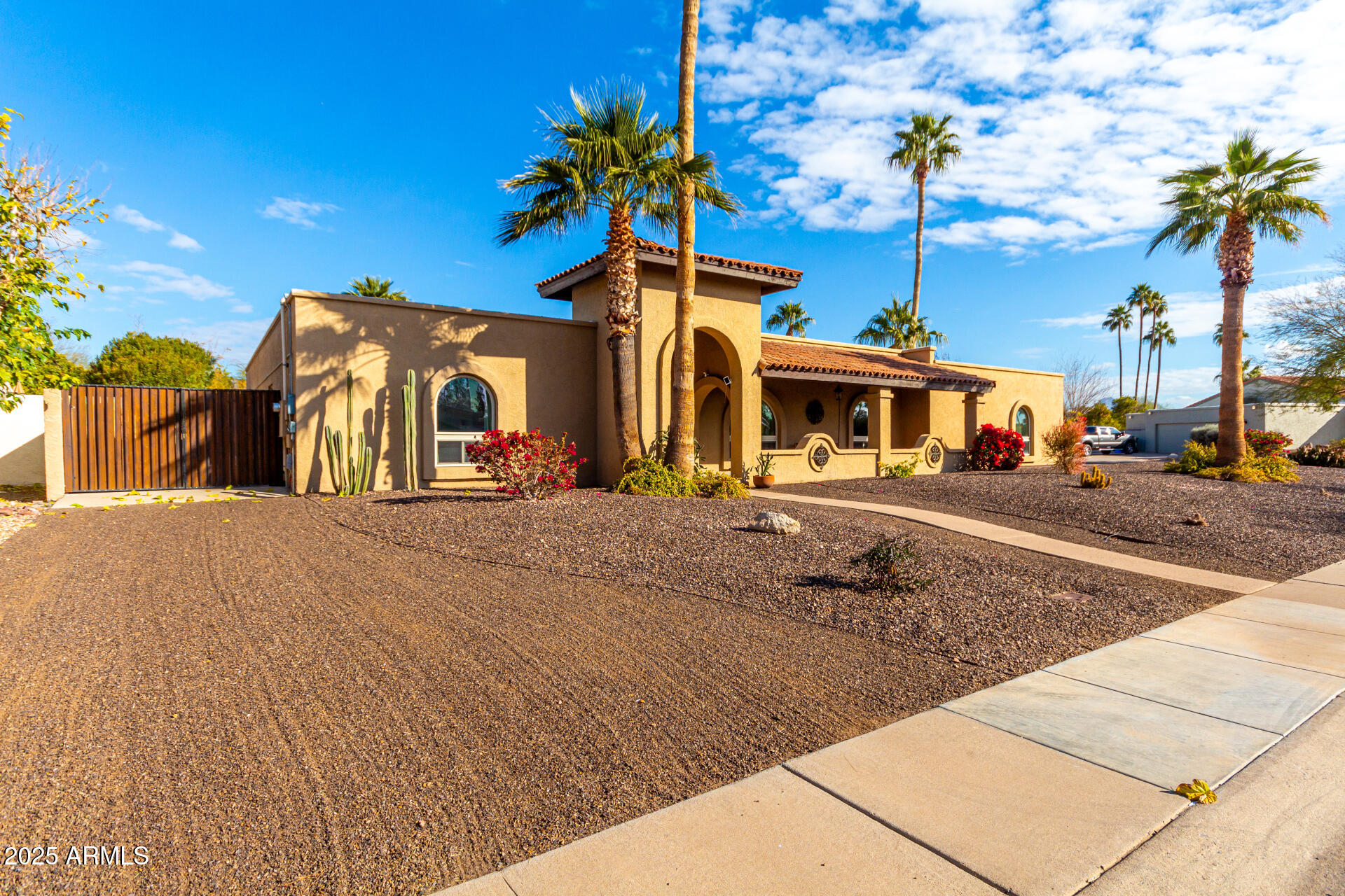 6030 E Crocus Drive Property Photo 2
