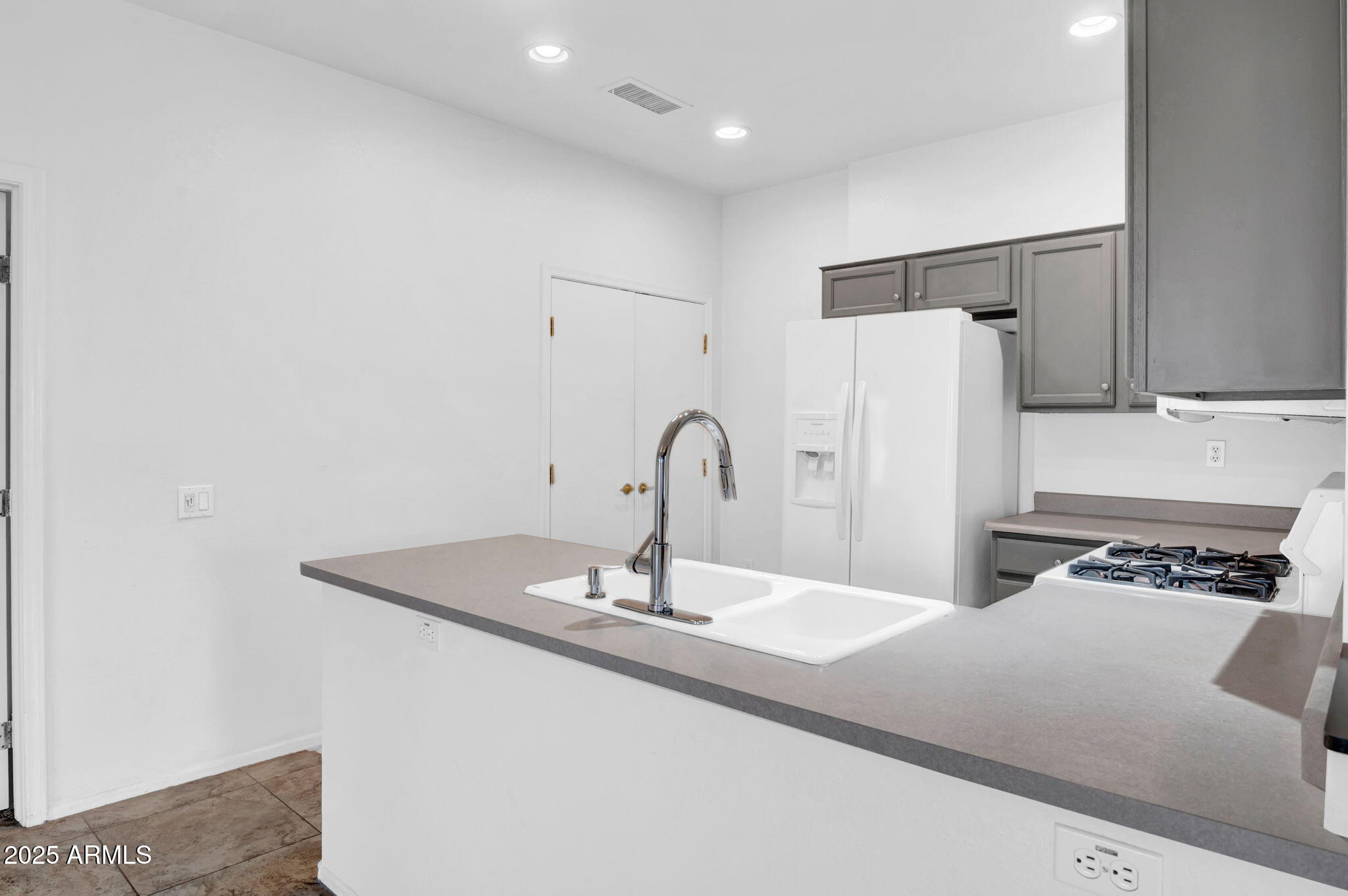 15738 W Clear Canyon Drive Property Photo 16