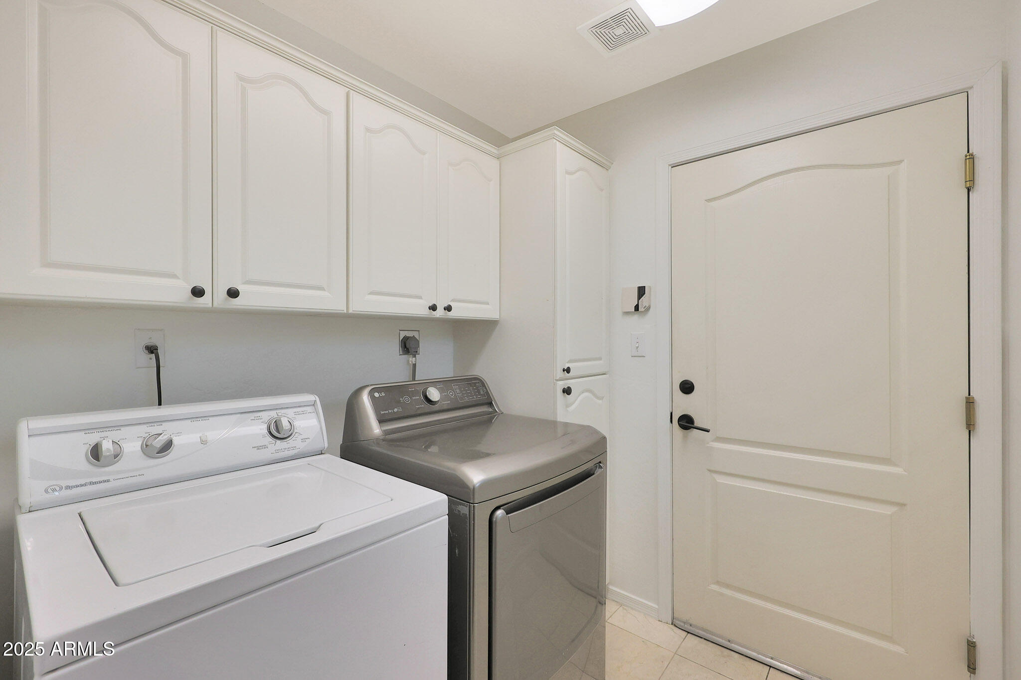 2837 N Whiting Circle Property Photo 40