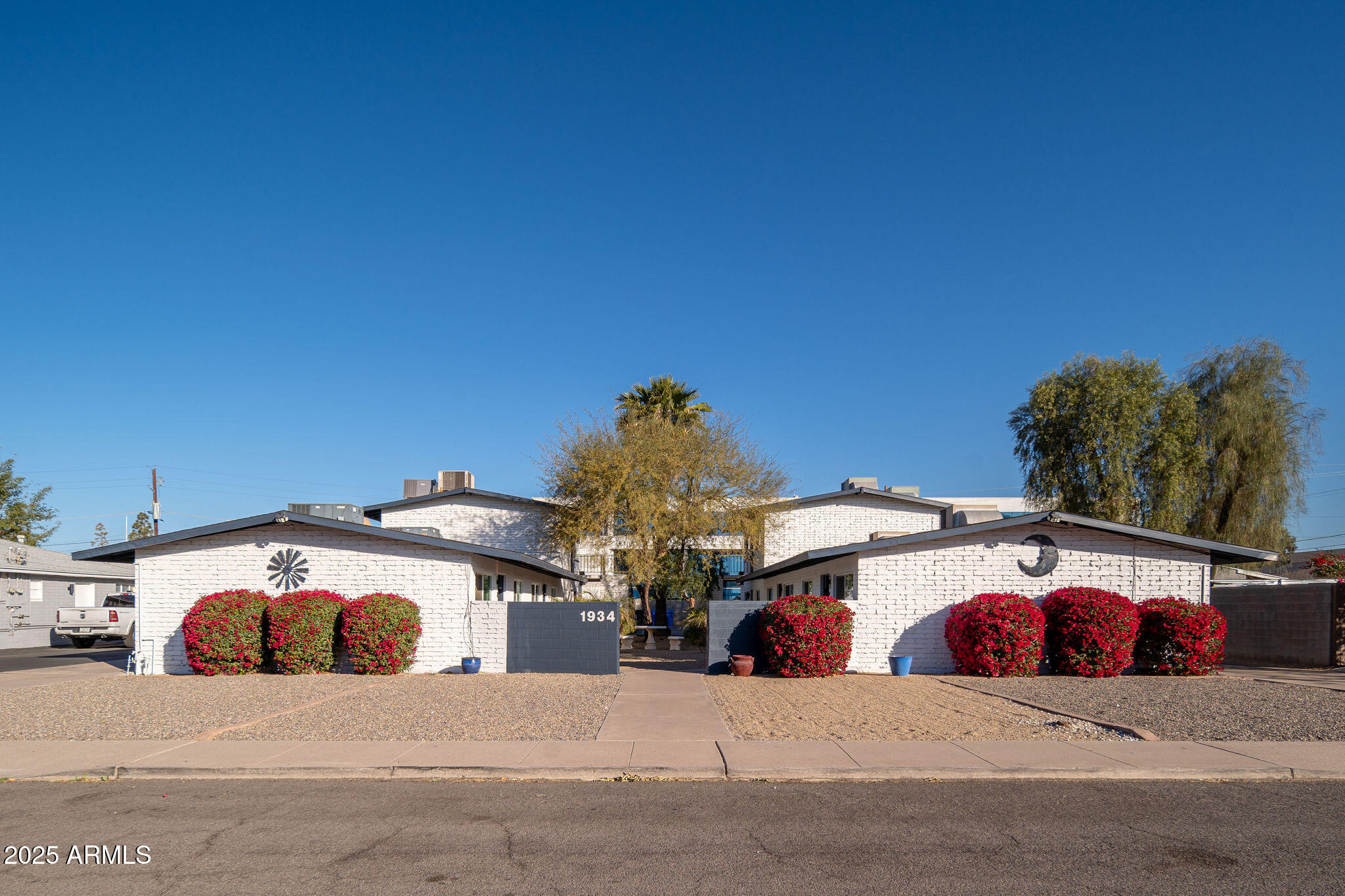 1934 E Fairmount Avenue Property Photo 18