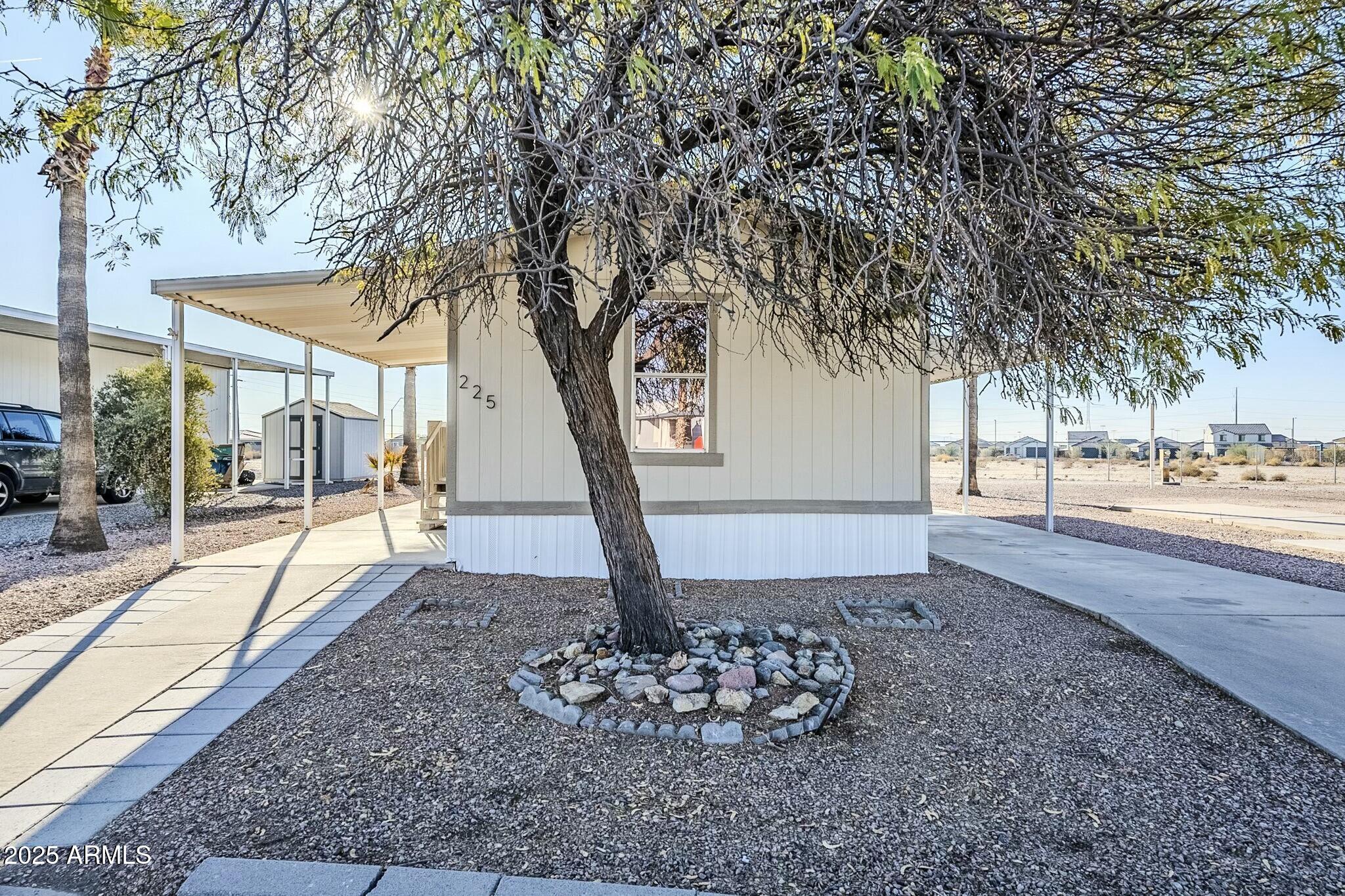 2000 S Apache Road Property Photo 2