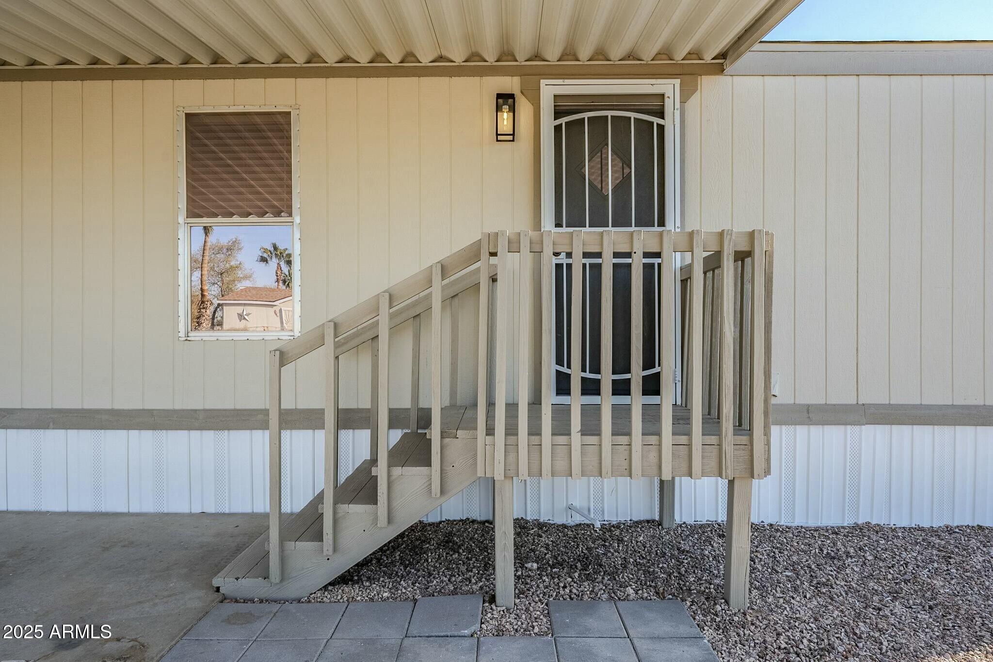 2000 S Apache Road Property Photo 3