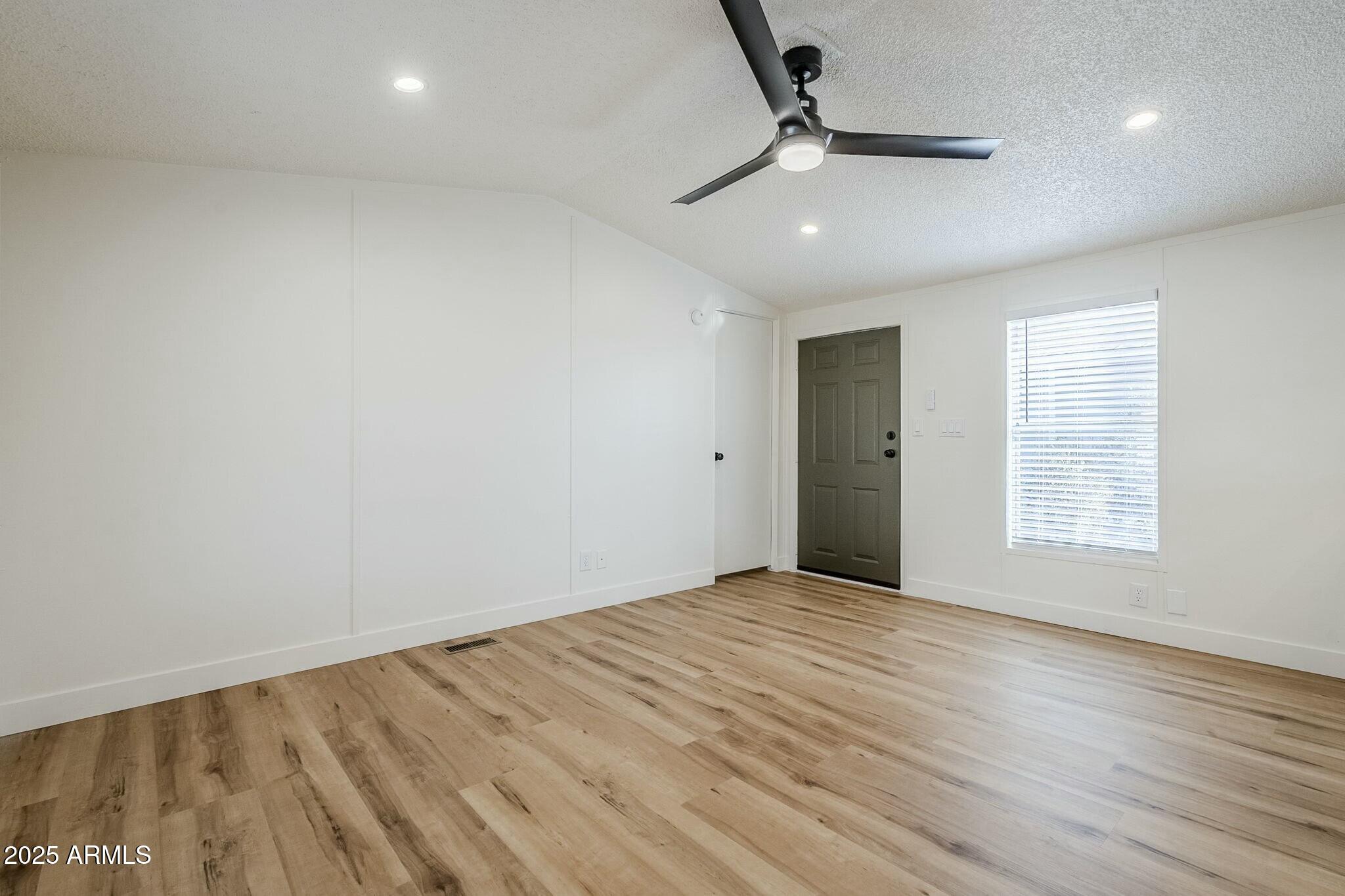 2000 S Apache Road Property Photo 4