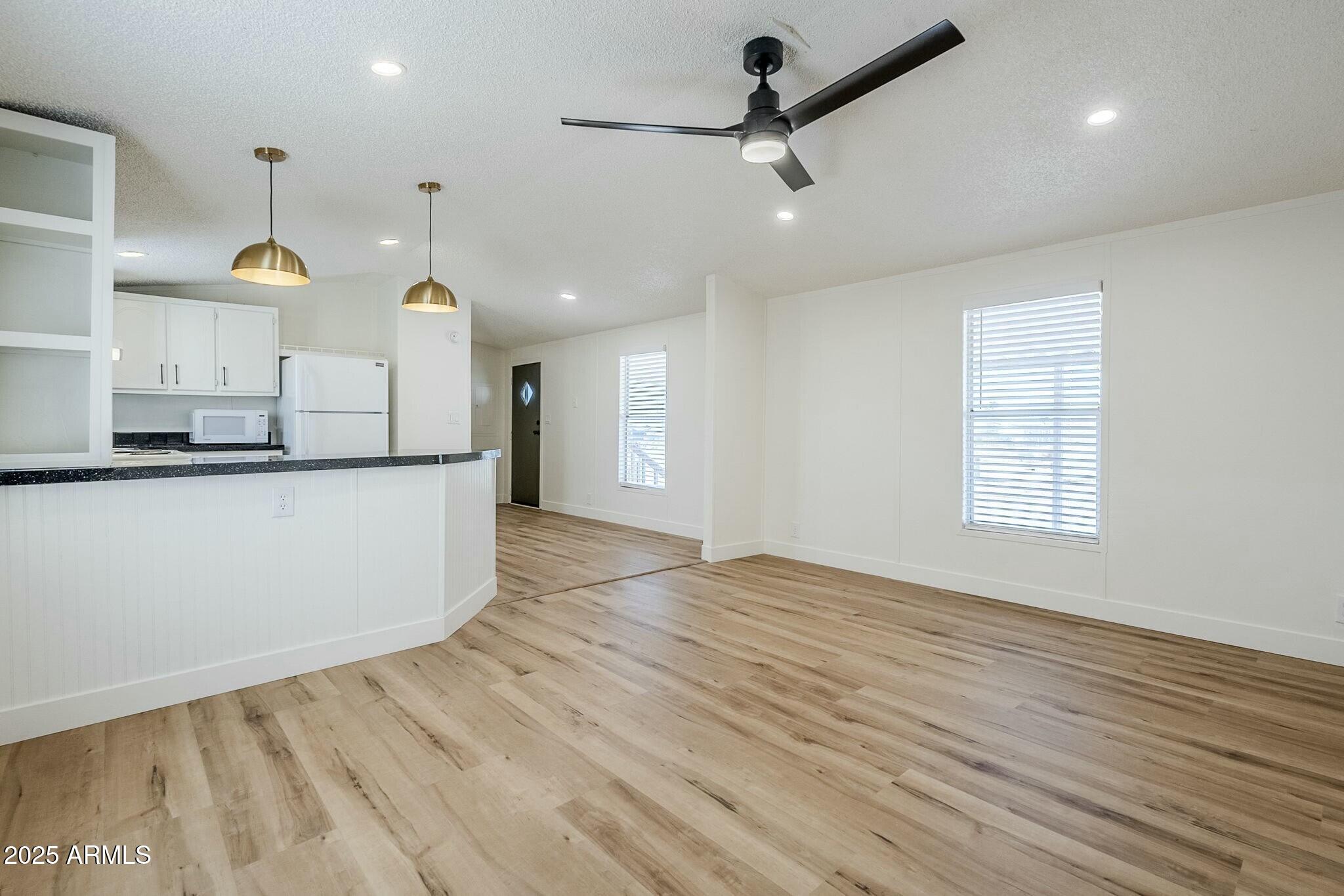 2000 S Apache Road Property Photo 7