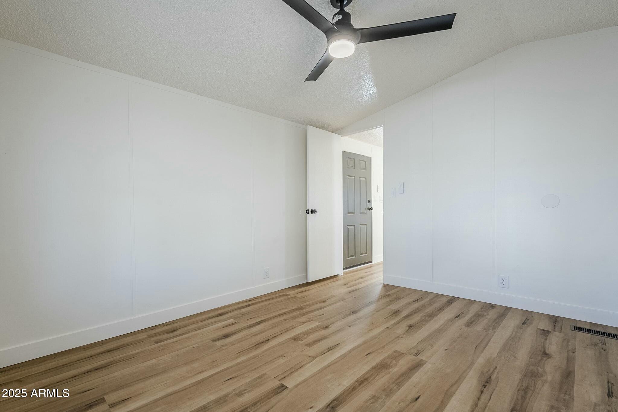 2000 S Apache Road Property Photo 21