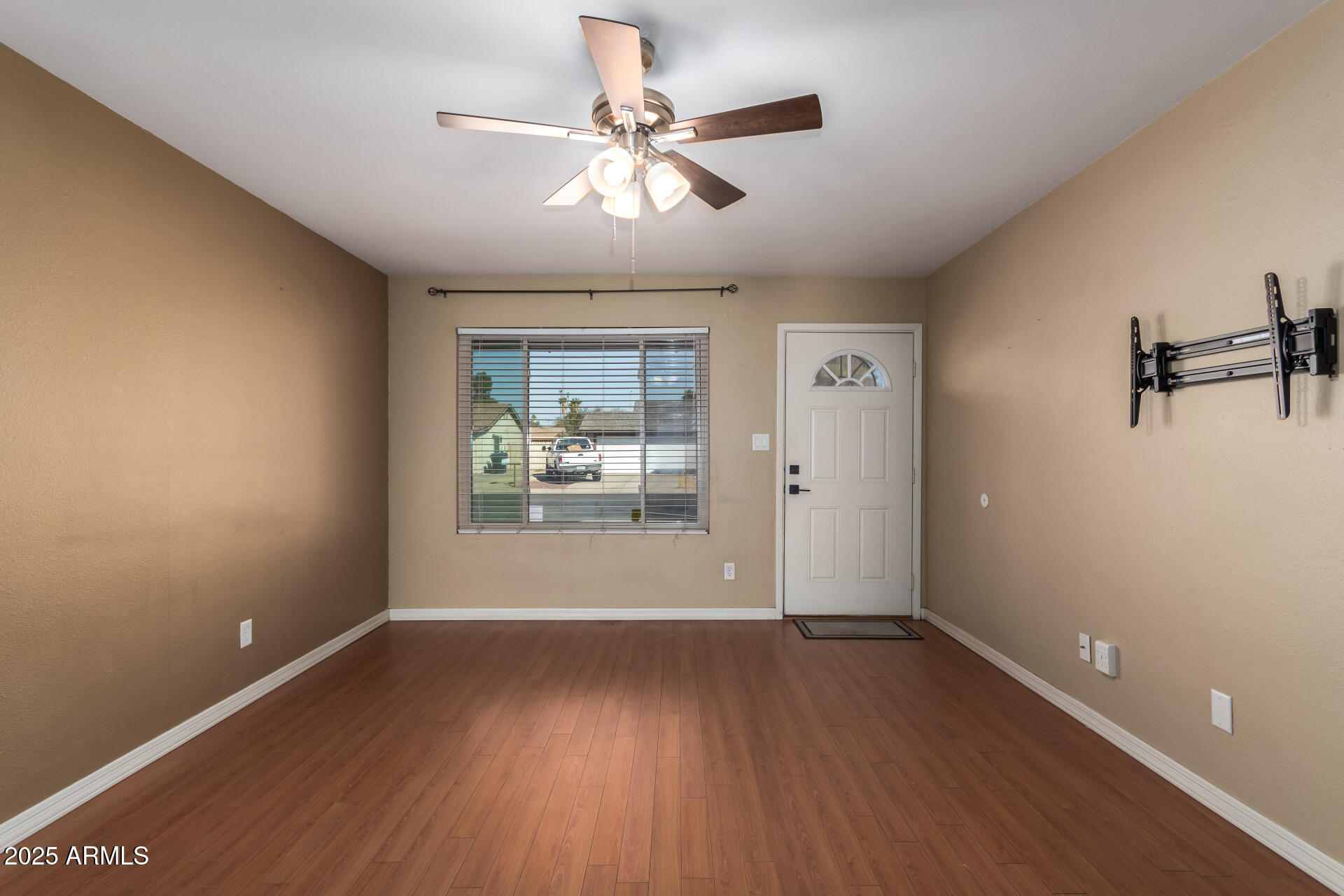 2331 W Onza Avenue Property Photo 3
