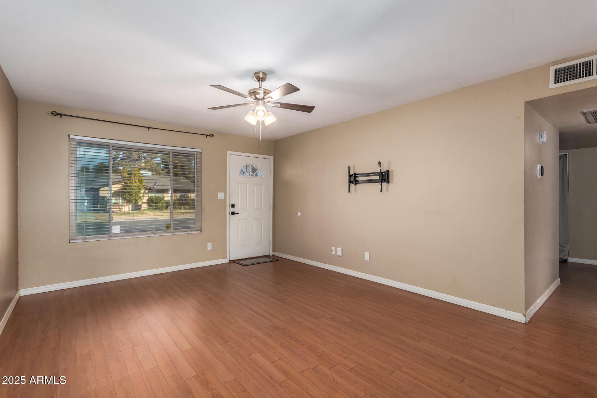 2331 W Onza Avenue Property Photo 4