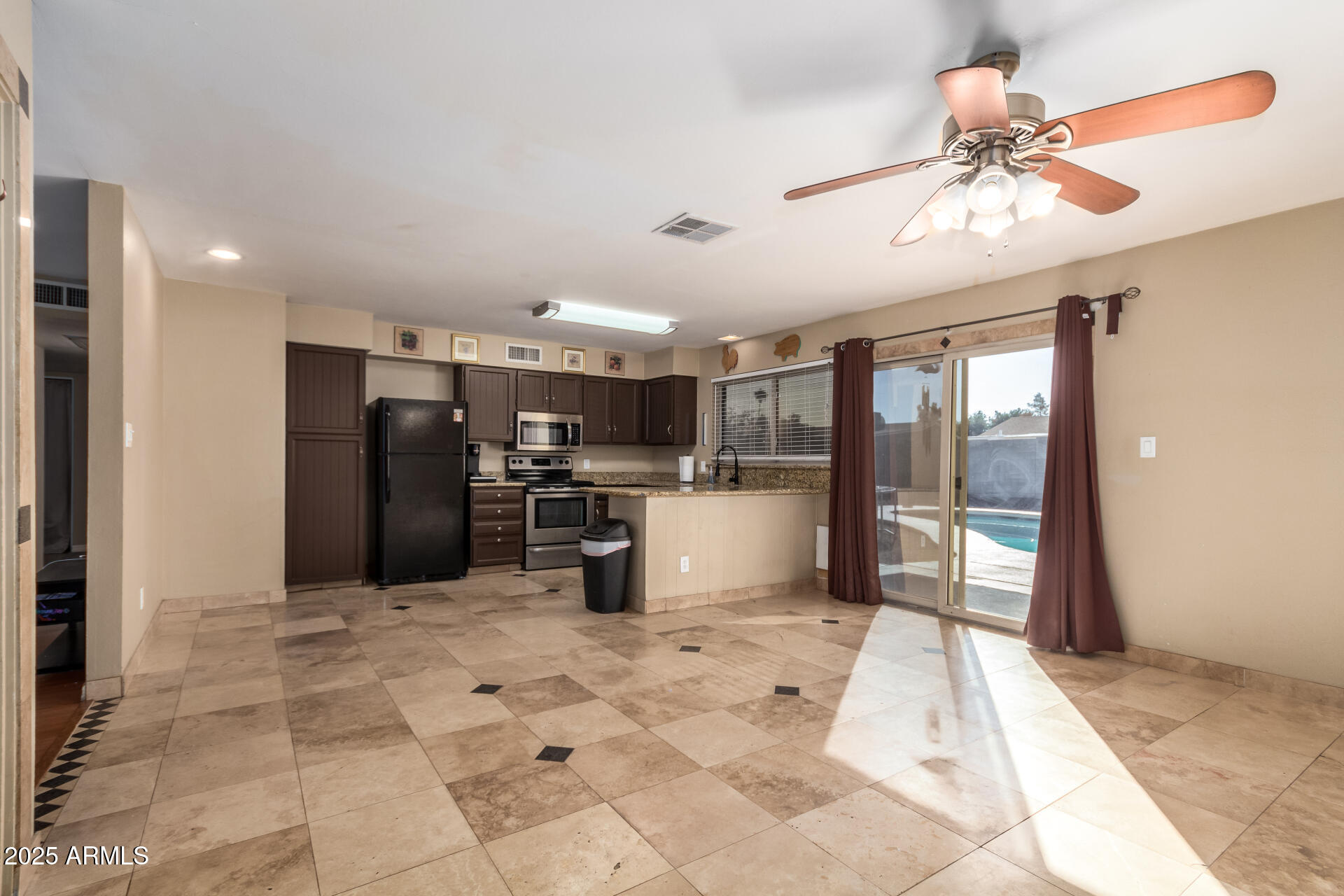 2331 W Onza Avenue Property Photo 6