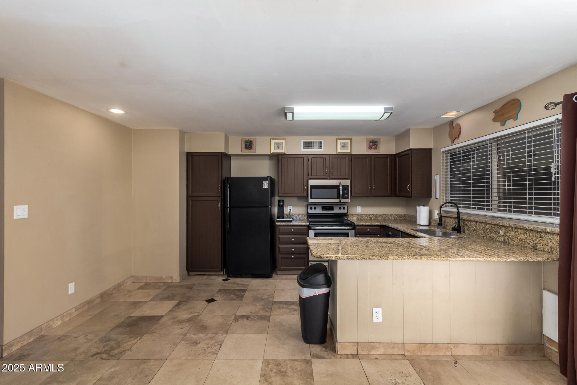 2331 W Onza Avenue Property Photo 7