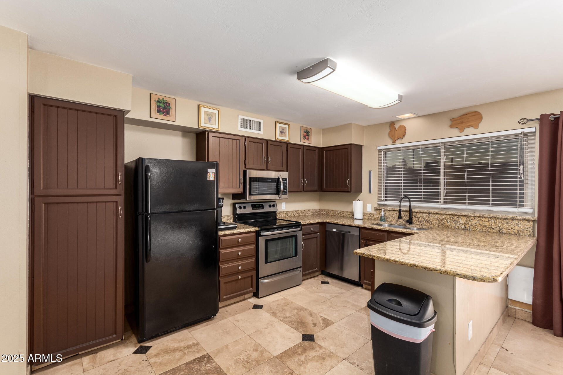 2331 W Onza Avenue Property Photo 8