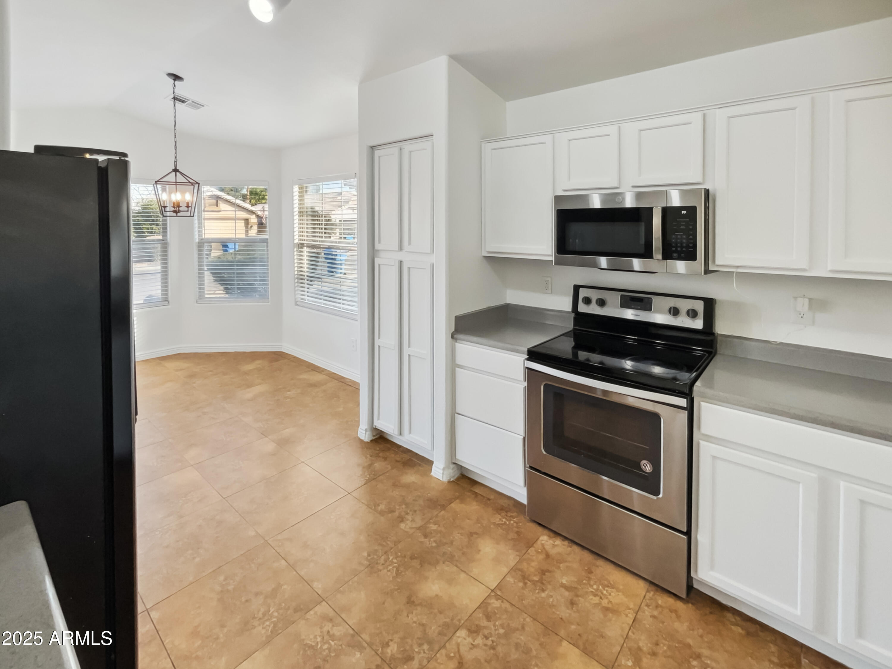 9023 W Hubbell Street Property Photo 11