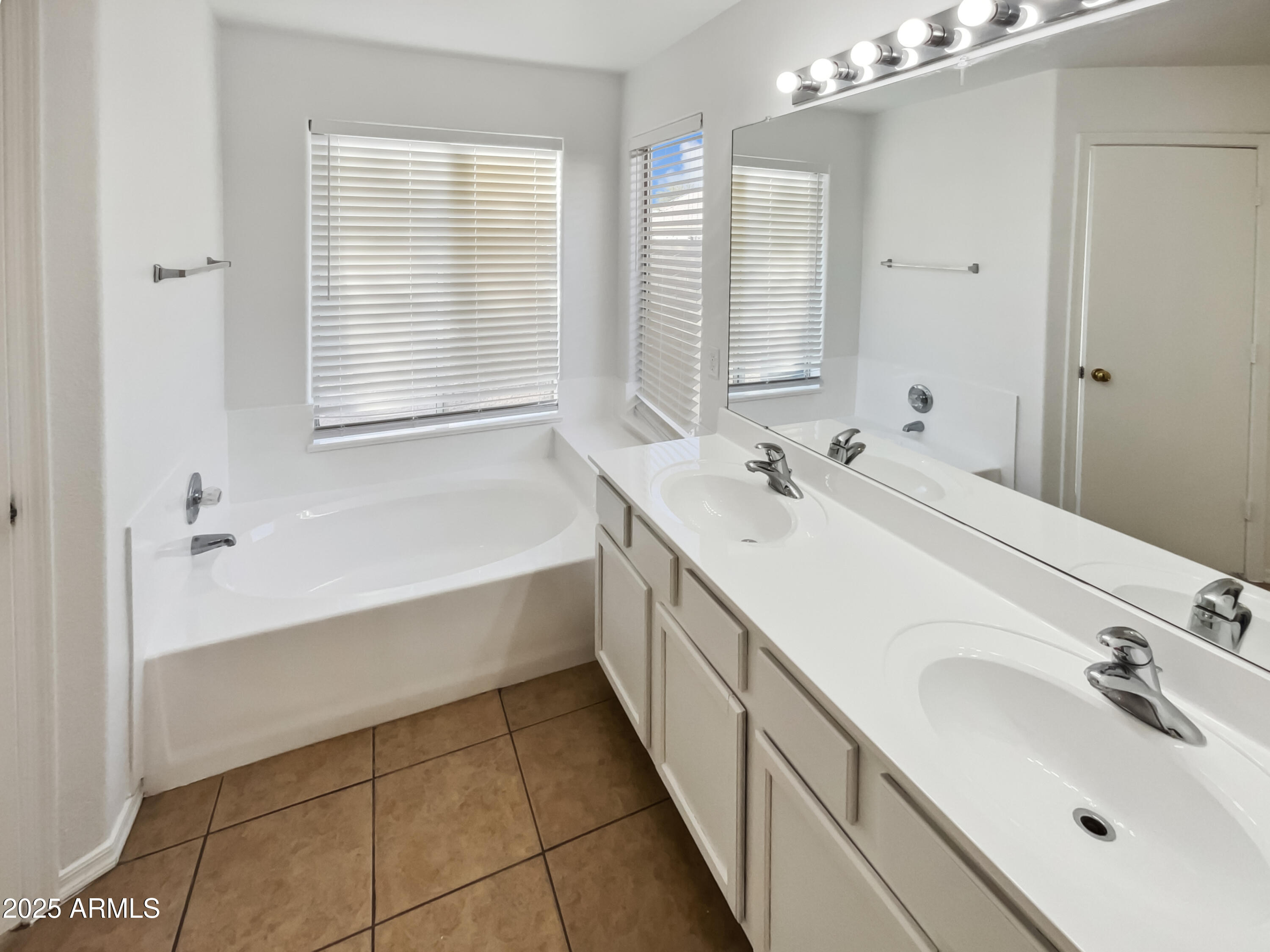 9023 W Hubbell Street Property Photo 26