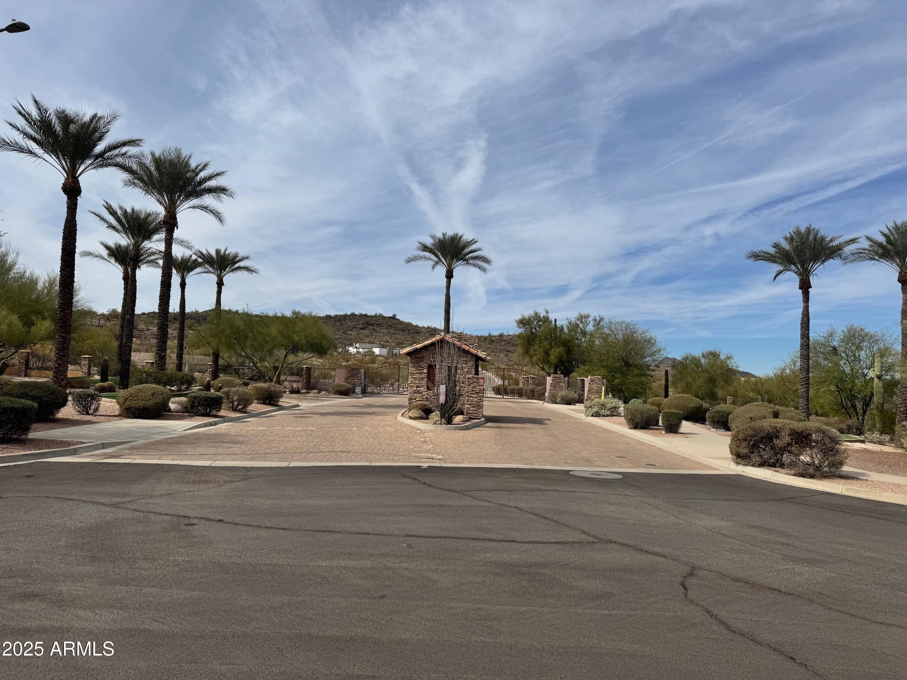 3514 W MULHOLLAND Drive Property Photo 1
