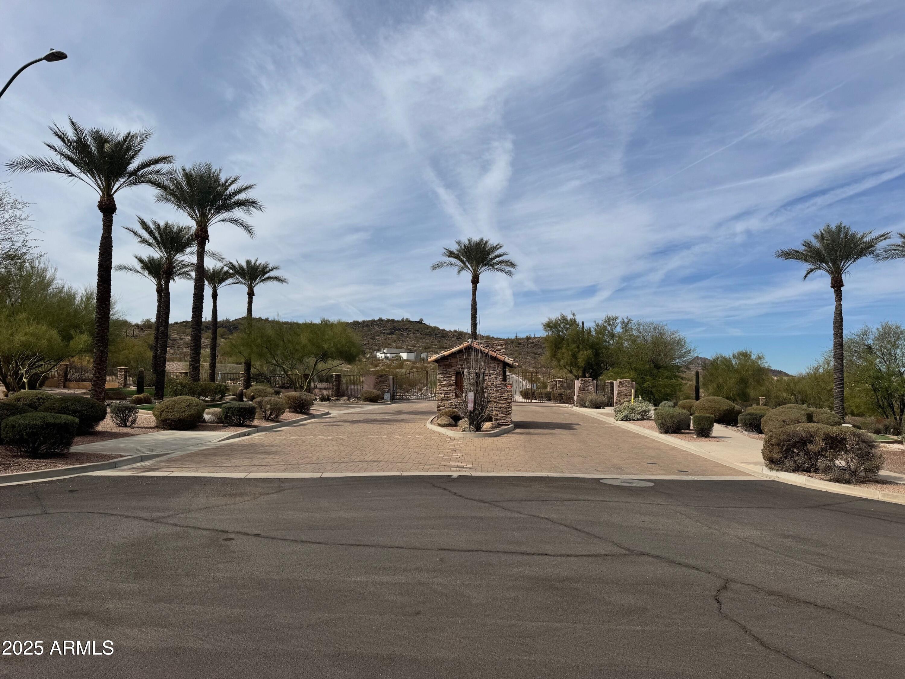 3524 W MULHOLLAND Drive Property Photo 1