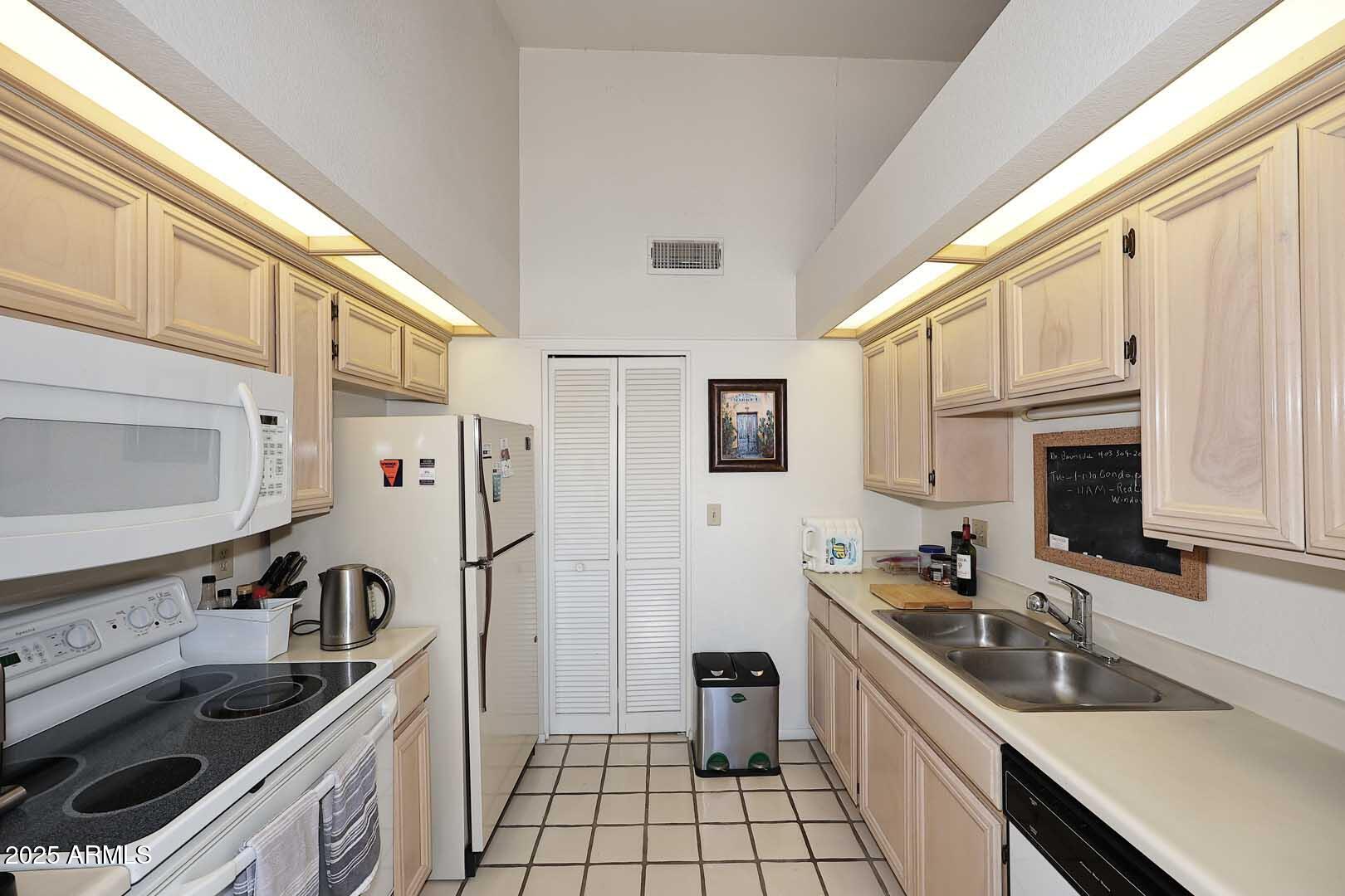 9707 E Mountain View Road Property Photo 8