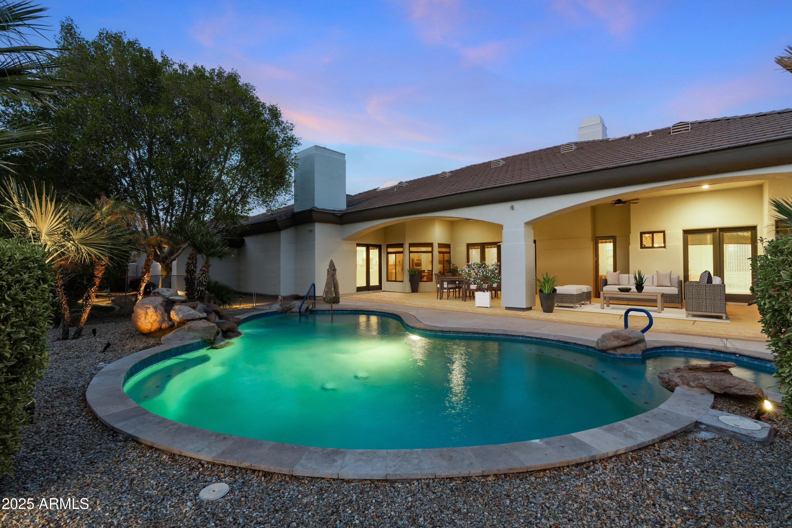 4914 N Valley Glen Property Photo 1