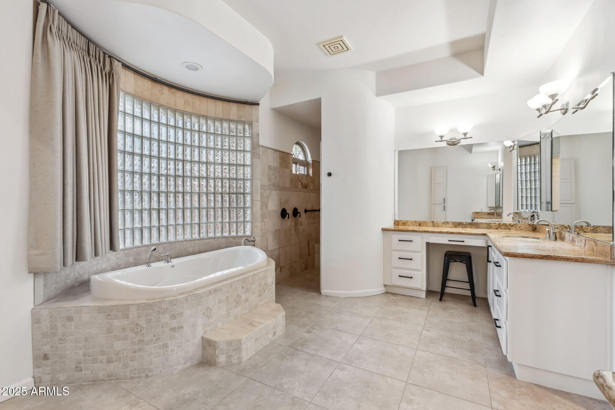 4914 N Valley Glen Property Photo 35