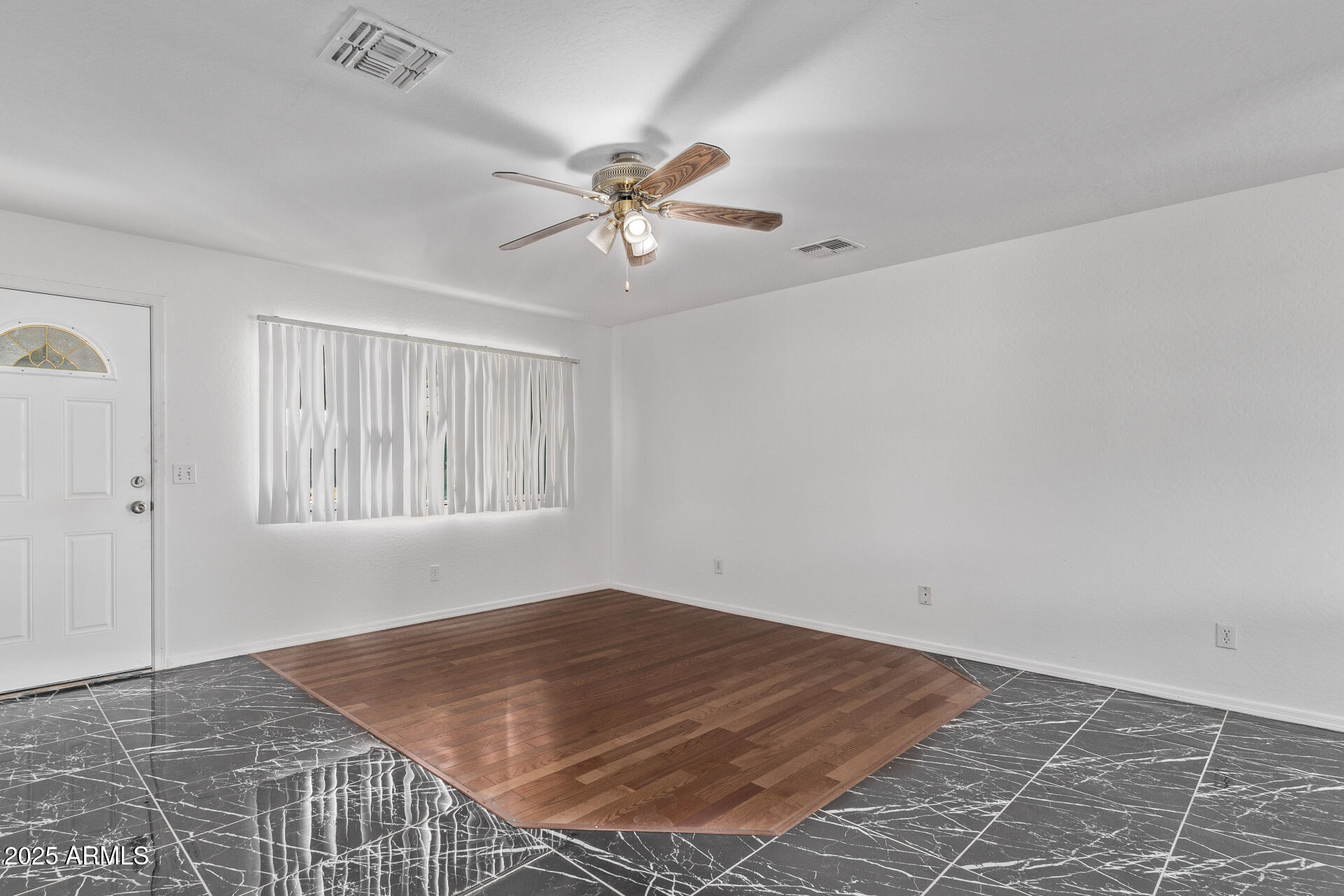 4004 W Myrtle Avenue Property Photo 1