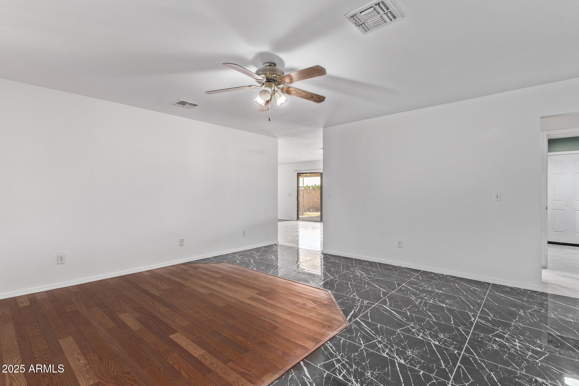 4004 W Myrtle Avenue Property Photo 4