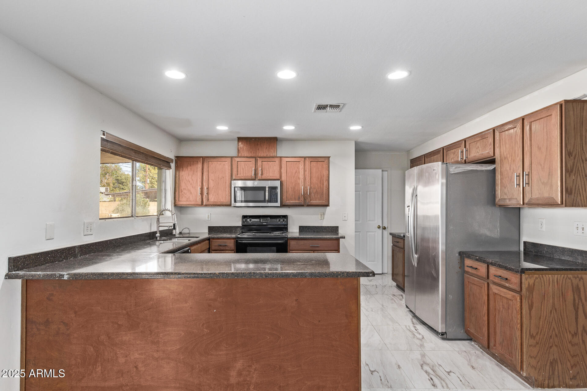 4004 W Myrtle Avenue Property Photo 9