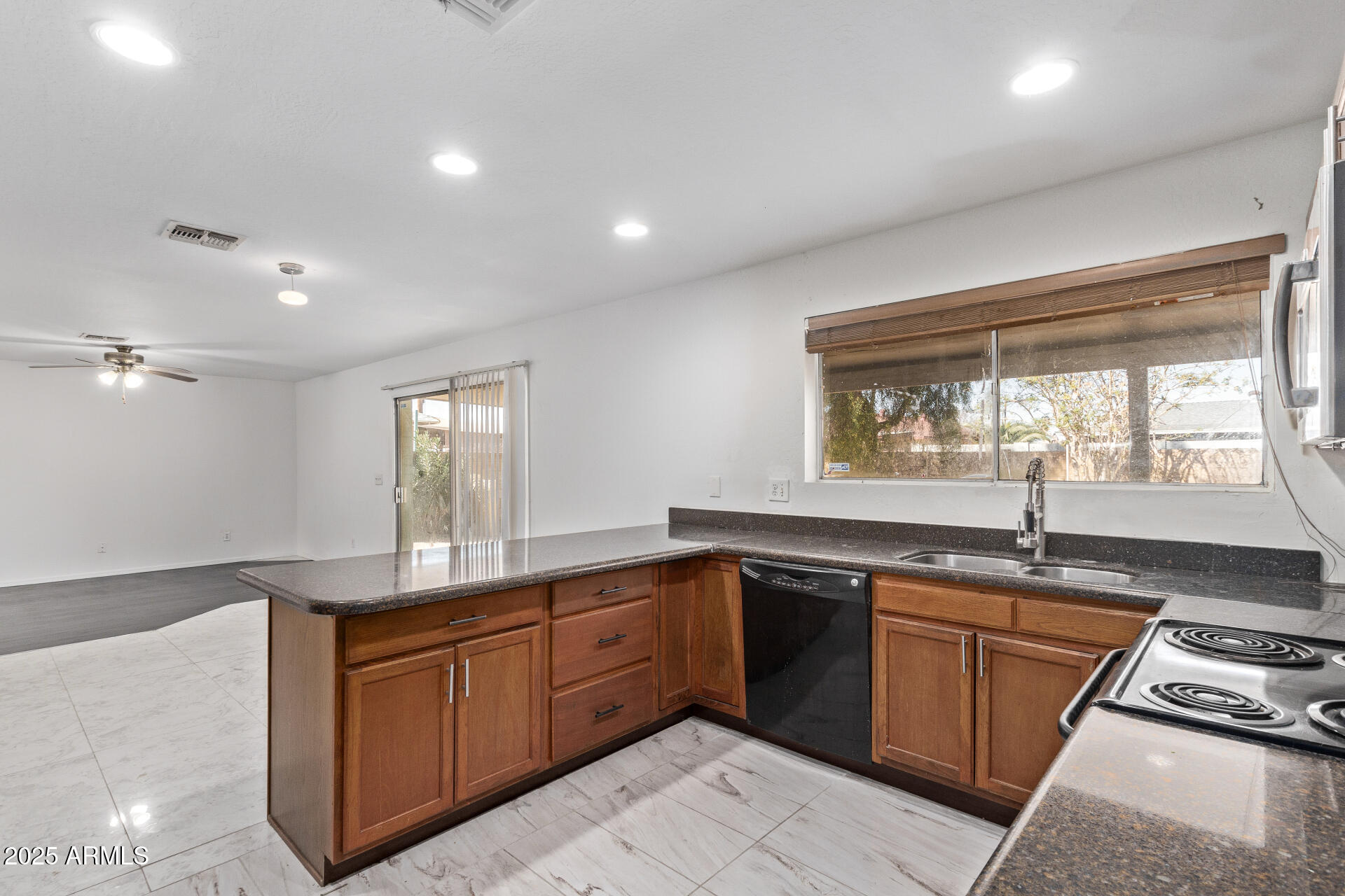 4004 W Myrtle Avenue Property Photo 11