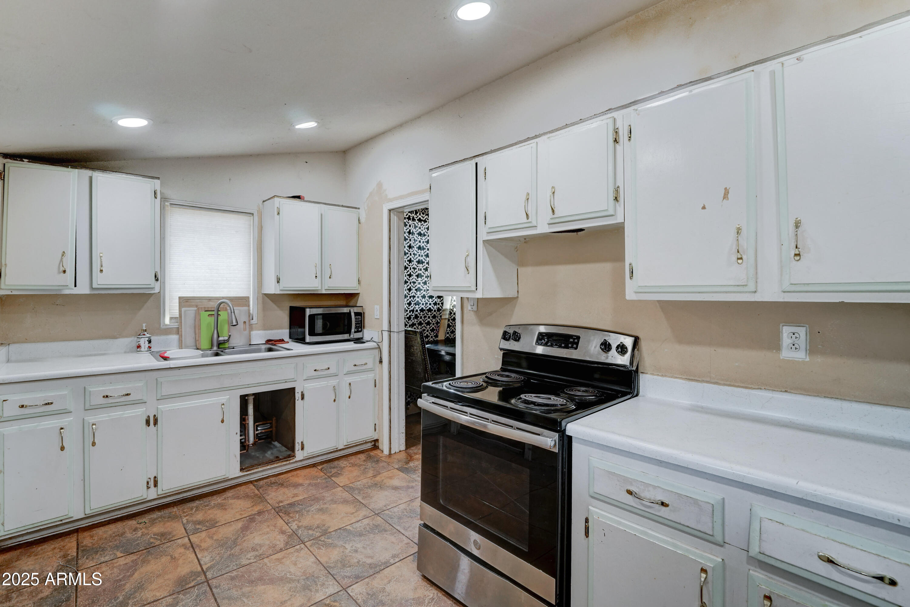 4302 W Dobbins Road Property Photo 14