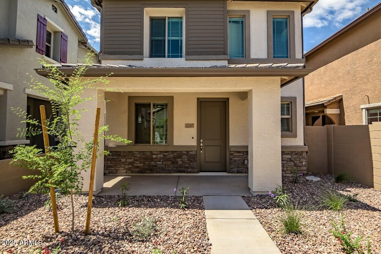 1207 W Sparrow Drive Property Photo 1