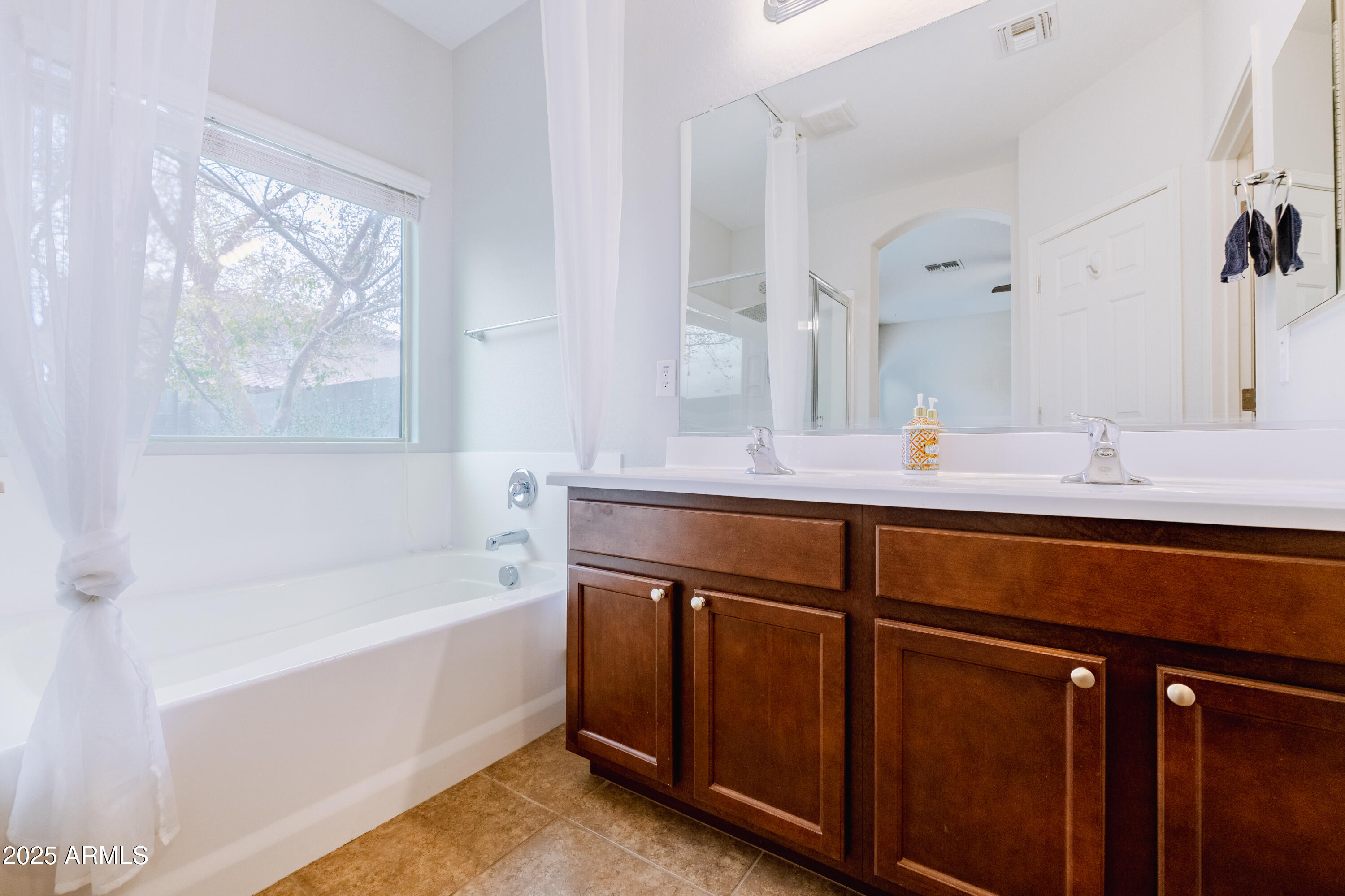 1453 W Birch Road Property Photo 4