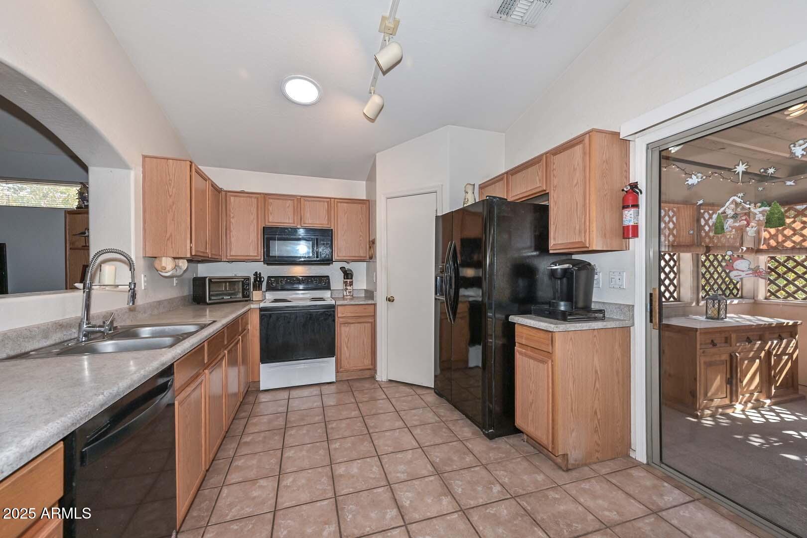 12721 W Valentine Avenue Property Photo 7