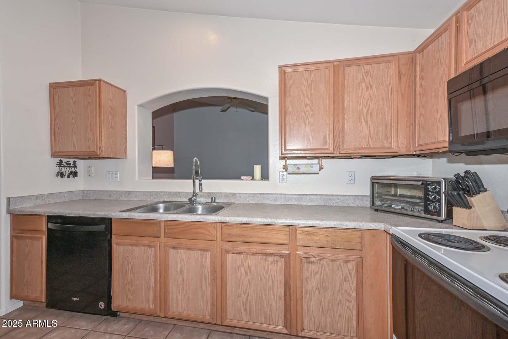 12721 W Valentine Avenue Property Photo 8