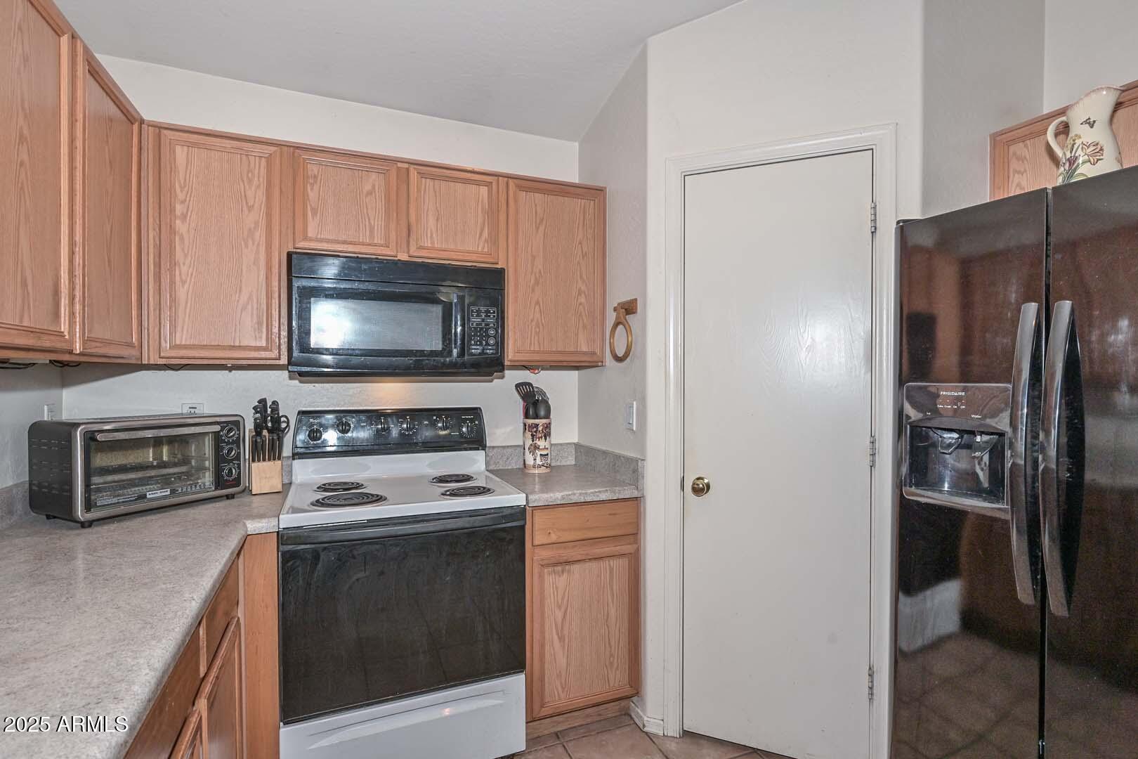 12721 W Valentine Avenue Property Photo 10