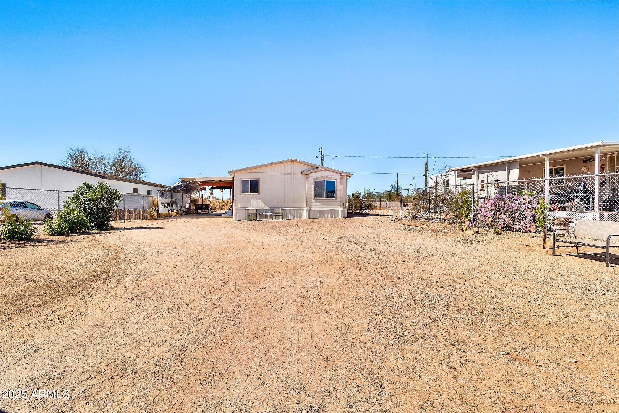 1936 S Mariposa Road Property Photo 3