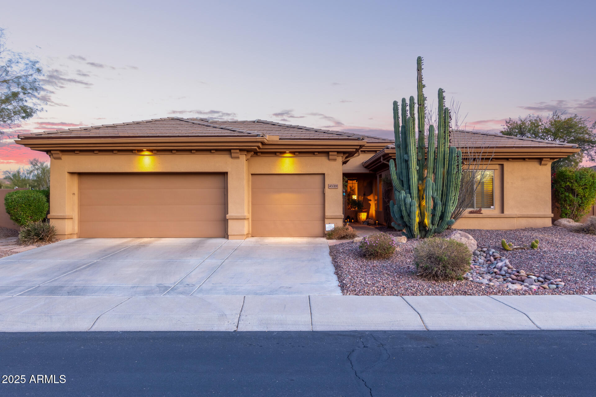 42019 N Golf Crest Road Property Photo 1