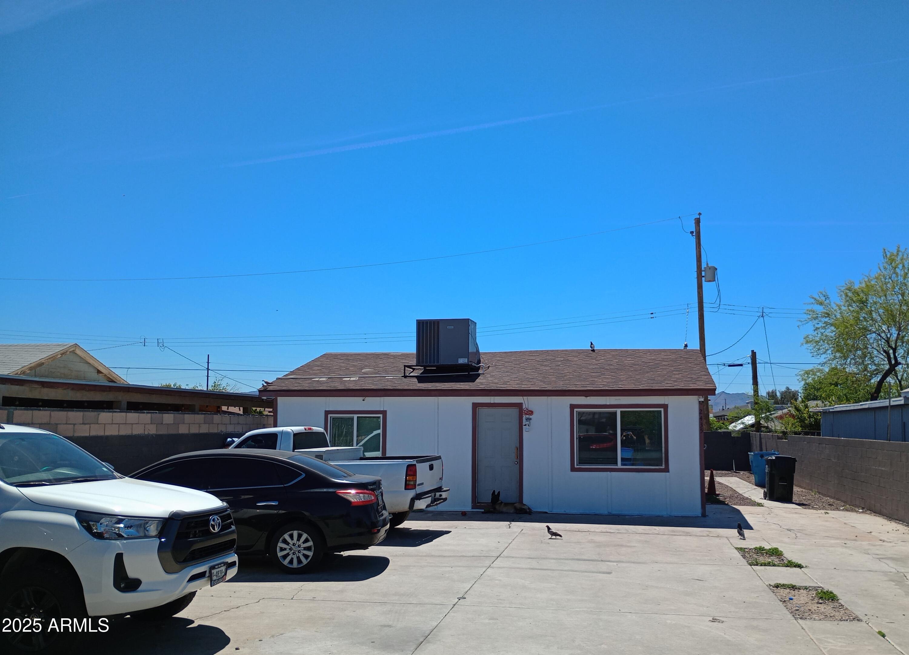 2435 W Yuma Street Property Photo