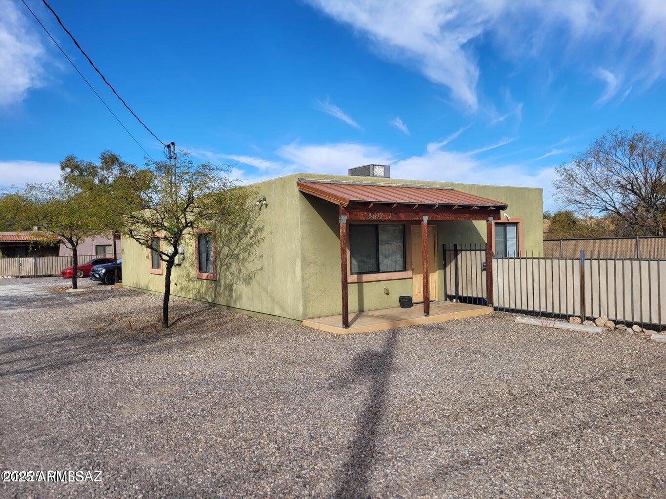 4007 N Stone Avenue Property Photo 4