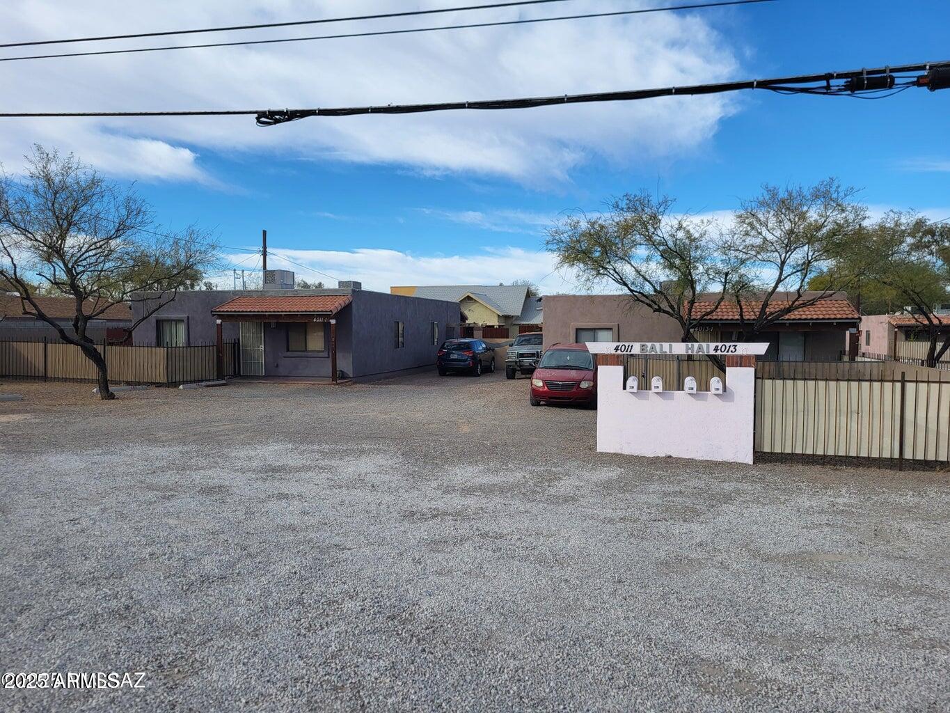 4007 N Stone Avenue Property Photo 6
