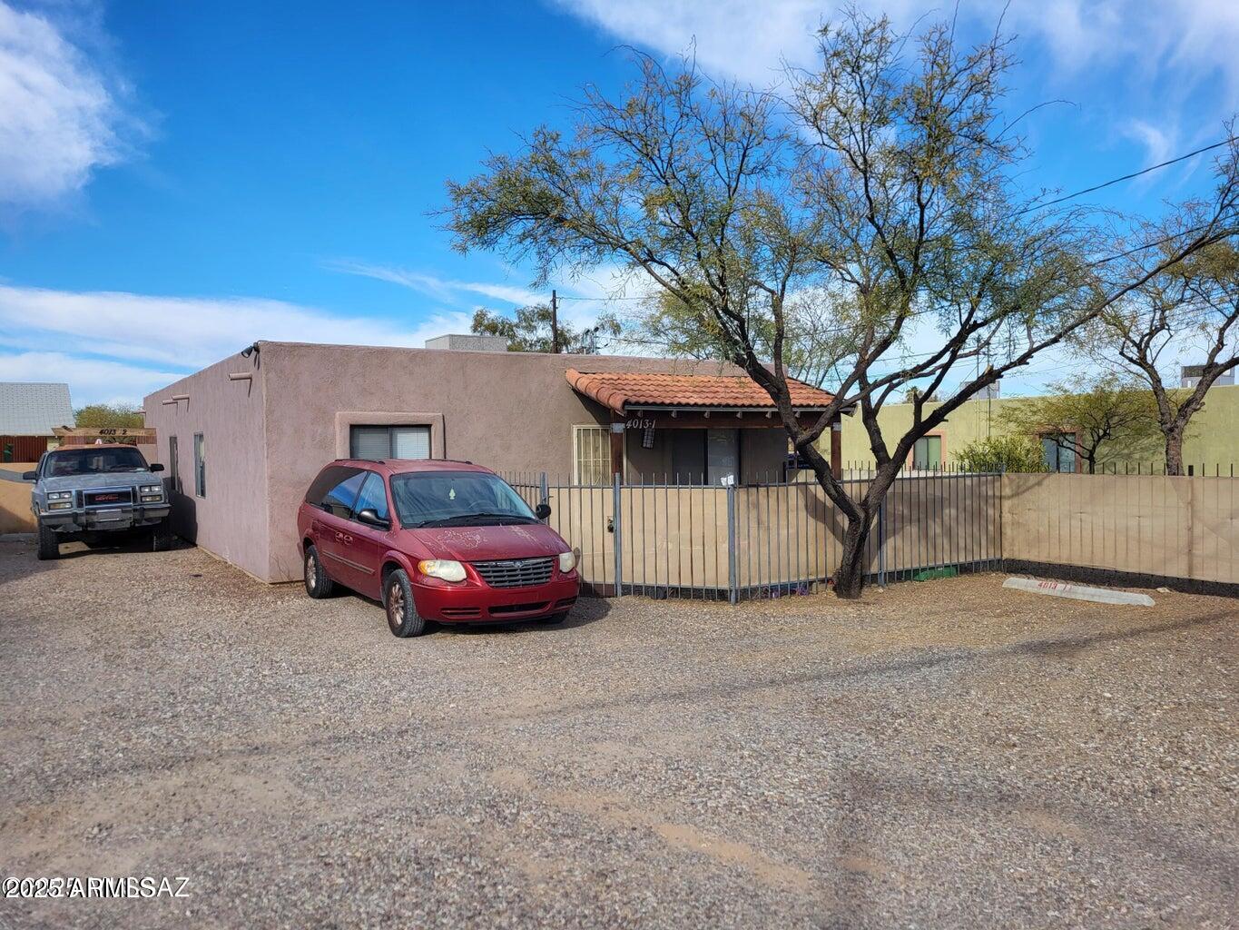 4007 N Stone Avenue Property Photo 9