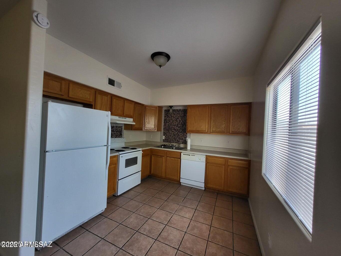 4007 N Stone Avenue Property Photo 29