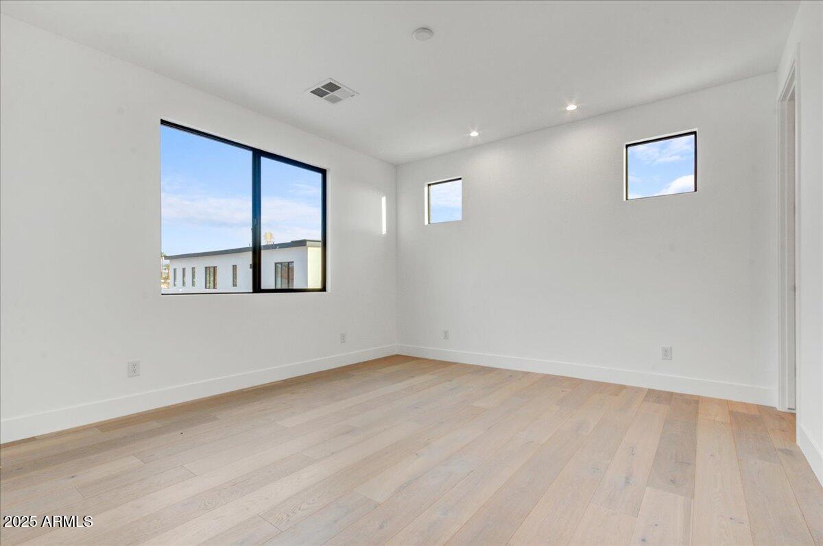 100 W Northern Avenue Property Photo 14