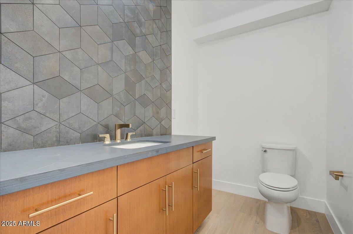 100 W Northern Avenue Property Photo 19