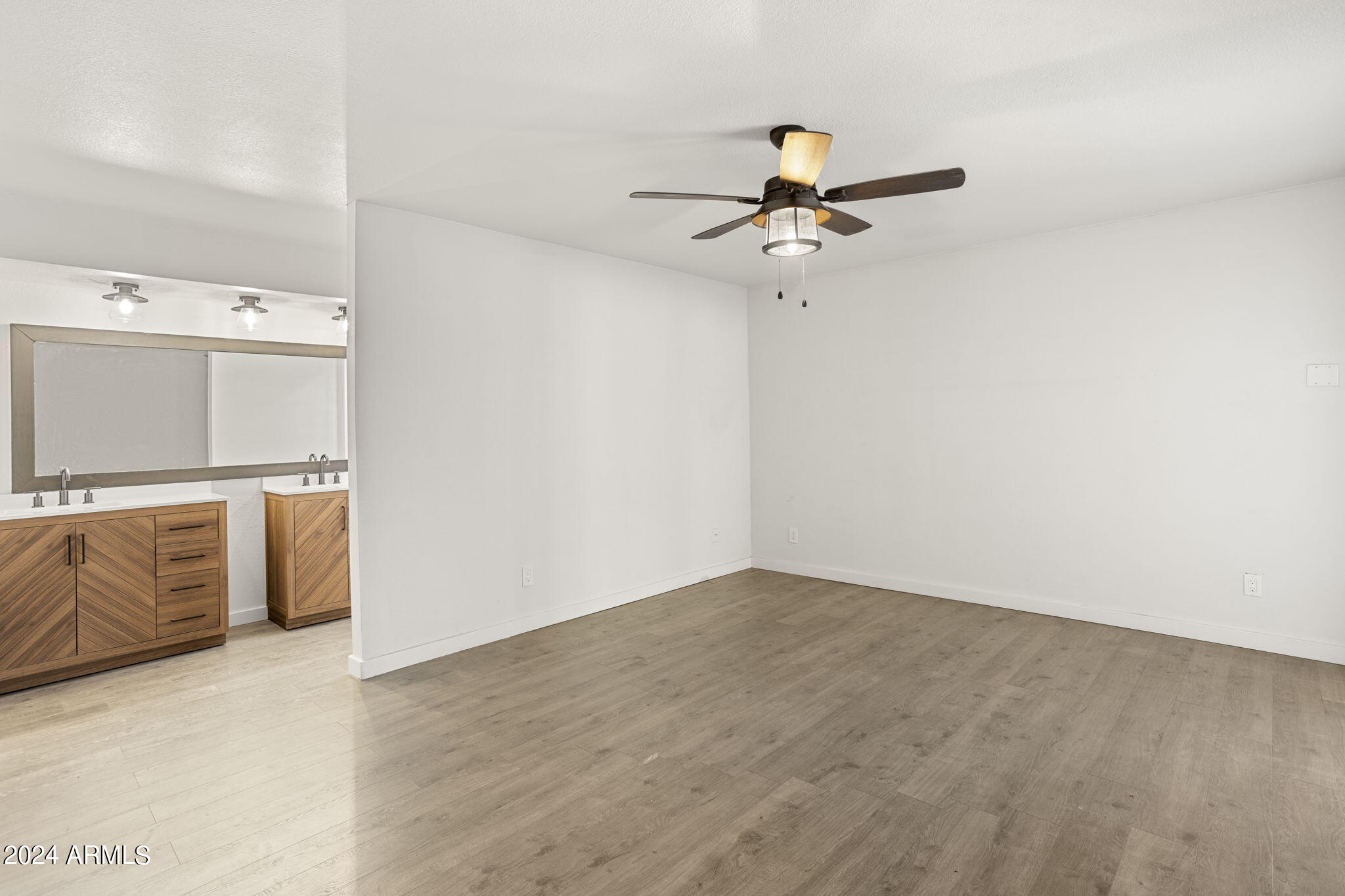14810 N 51 St Street Property Photo 6